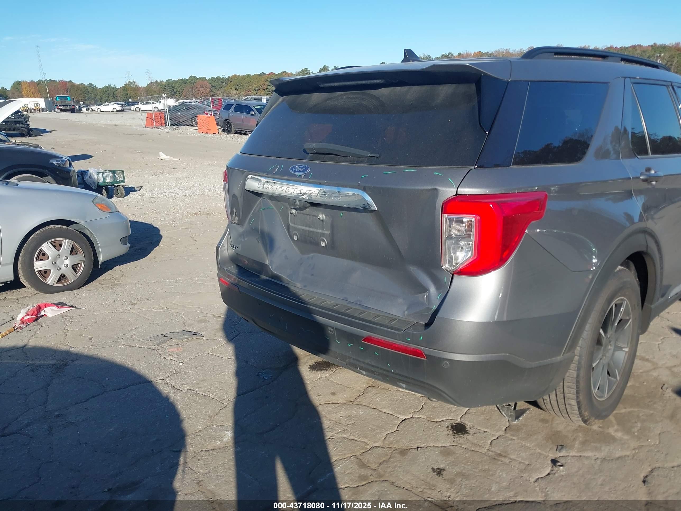 FORD EXPLORER image 6