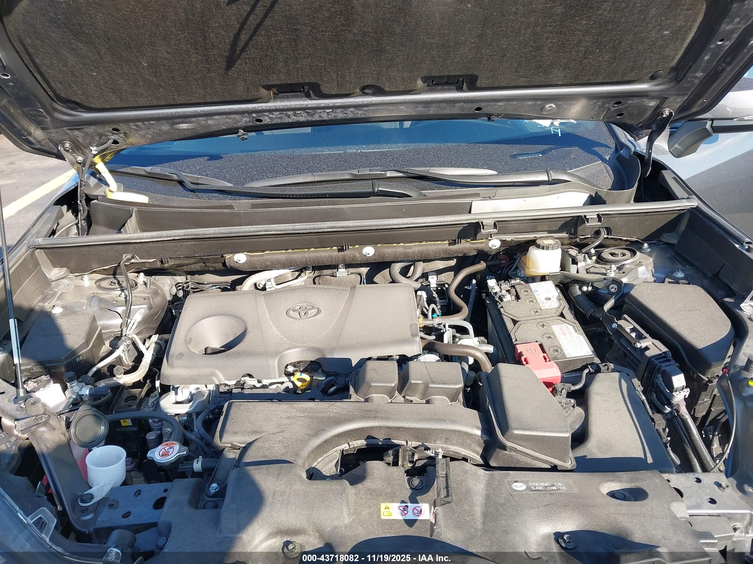 TOYOTA RAV4 image 10