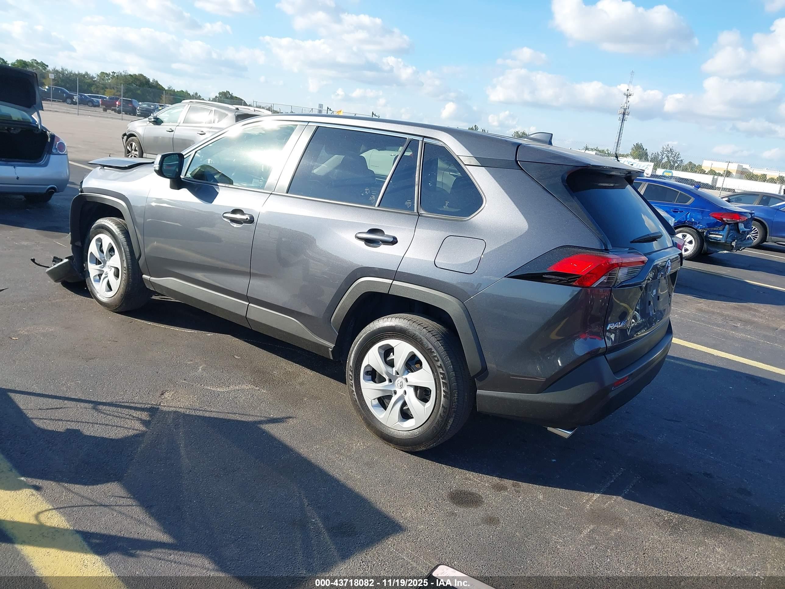 TOYOTA RAV4 image 3