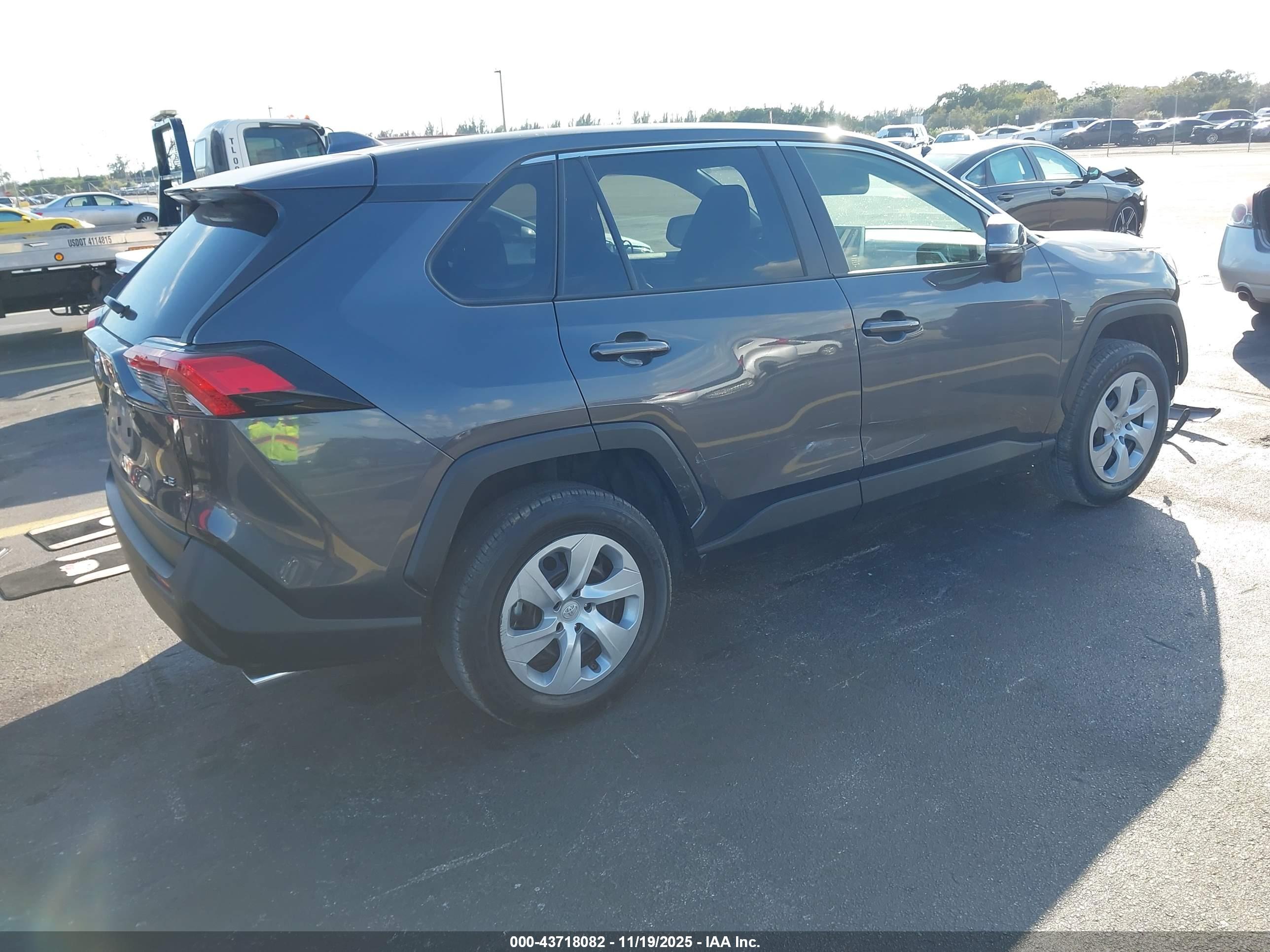TOYOTA RAV4 image 4