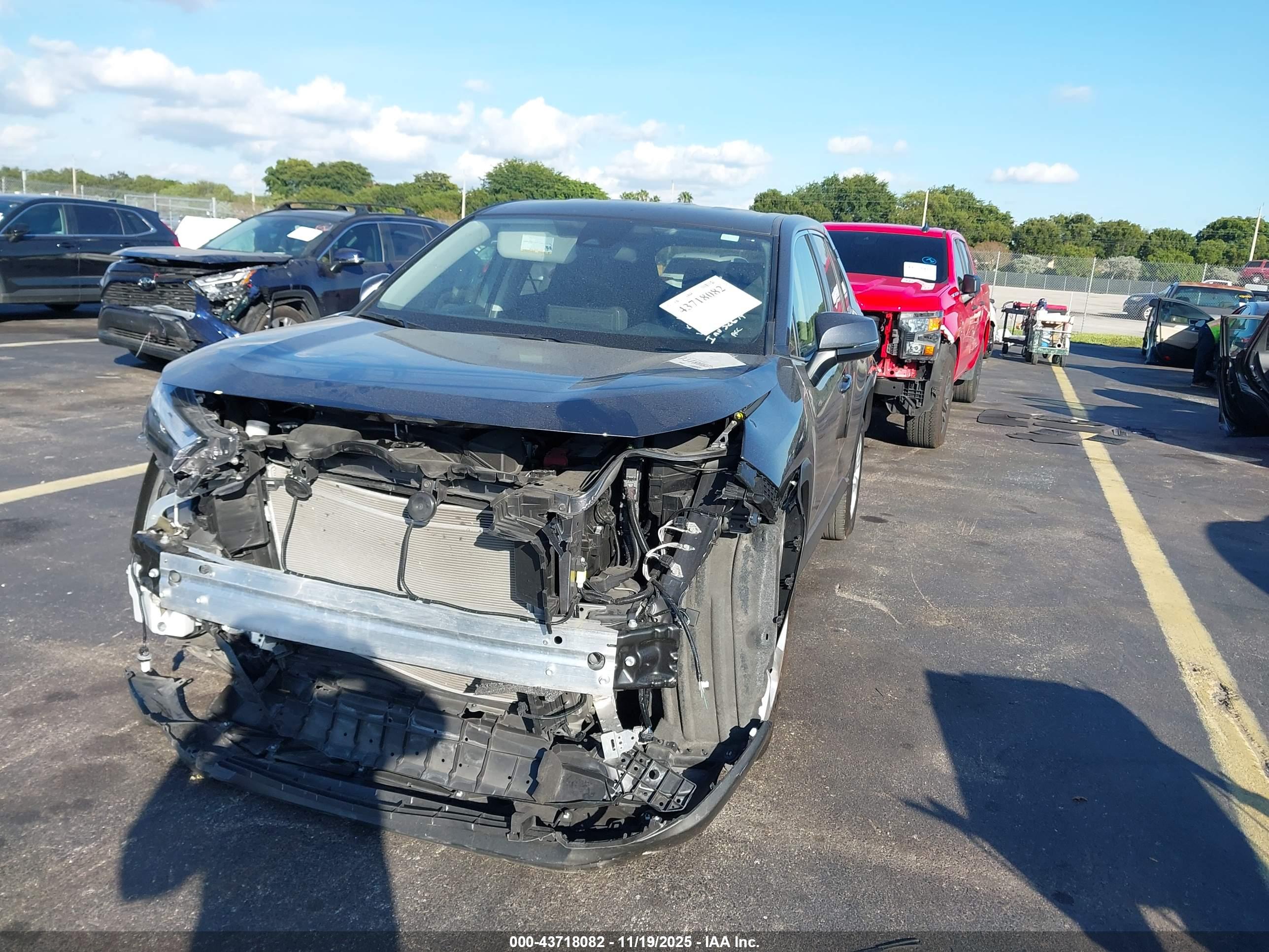 TOYOTA RAV4 image 6