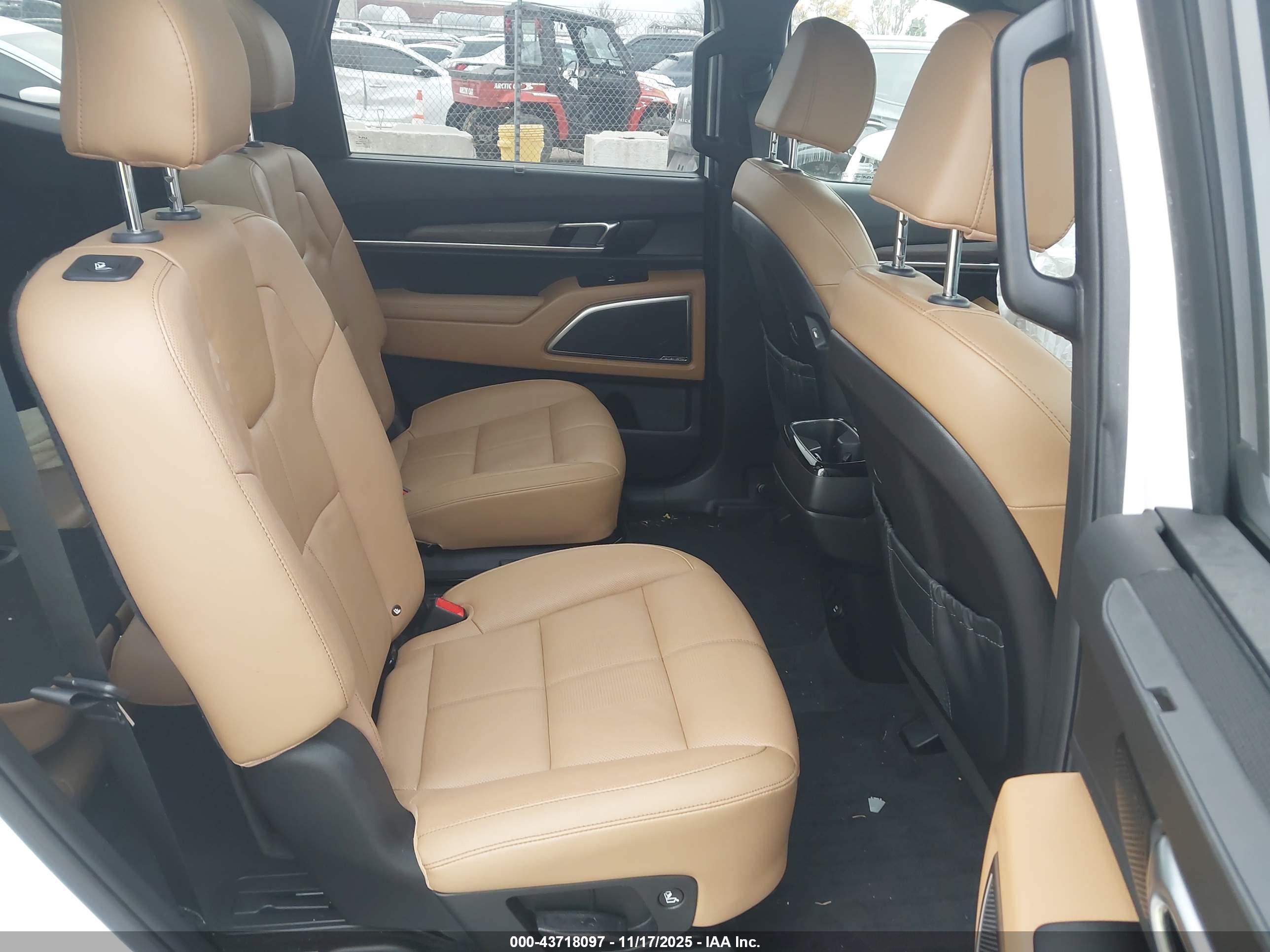 KIA TELLURIDE image 8