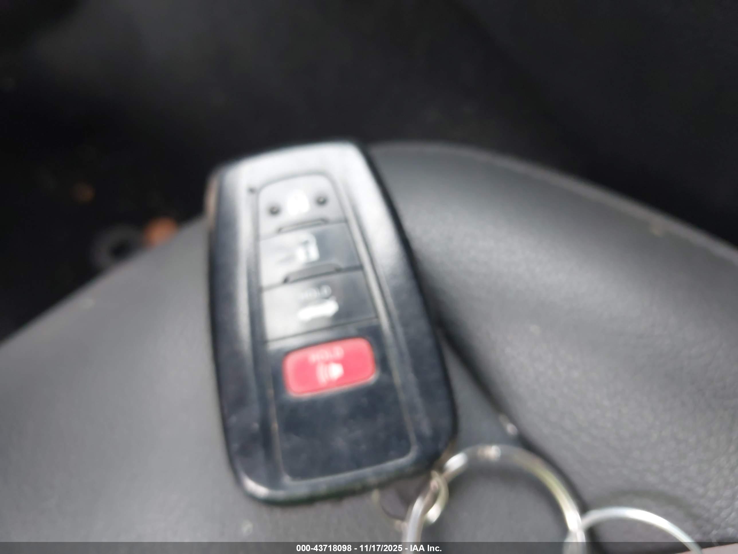 TOYOTA CAMRY image 11