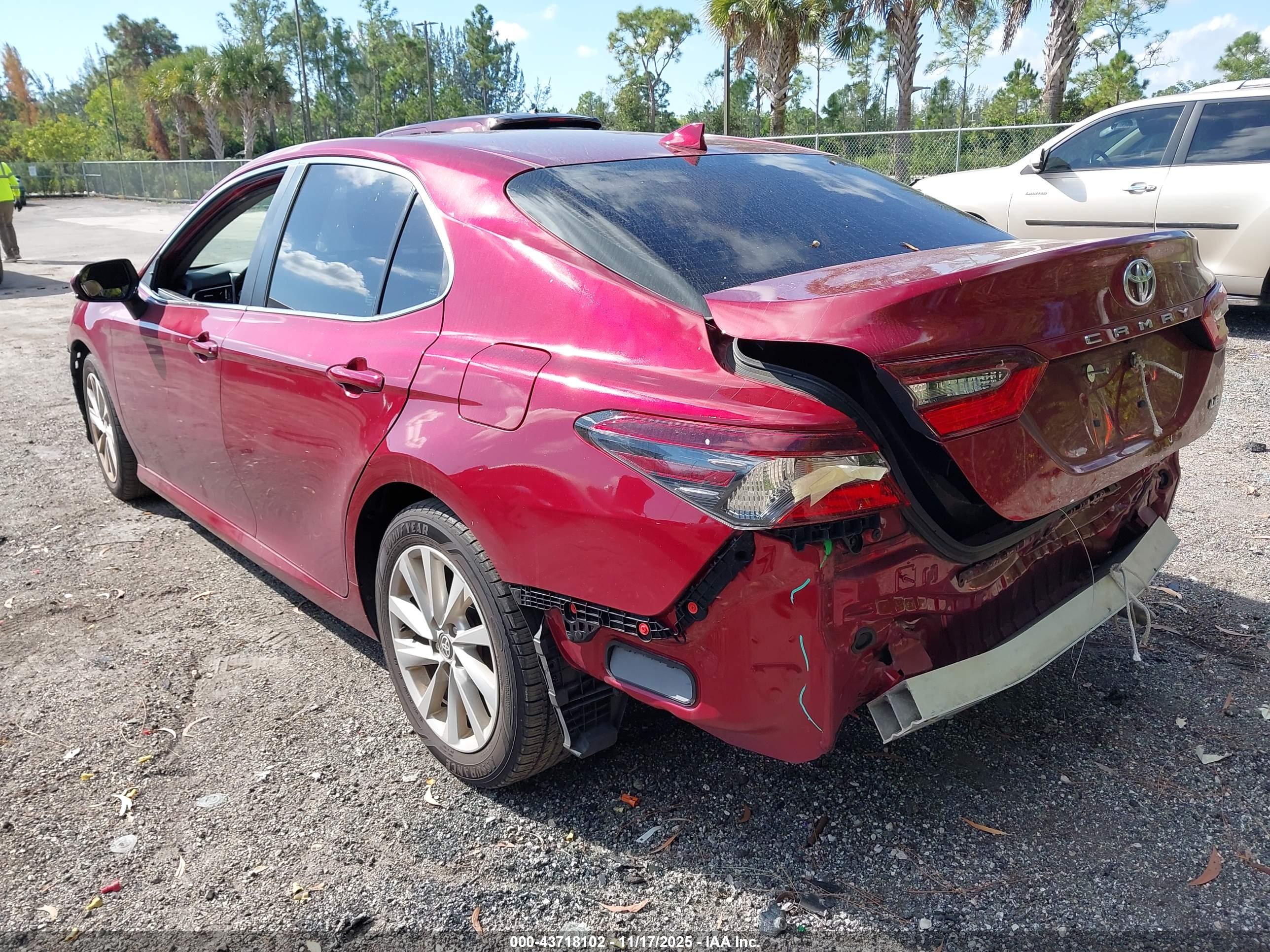 TOYOTA CAMRY image 3