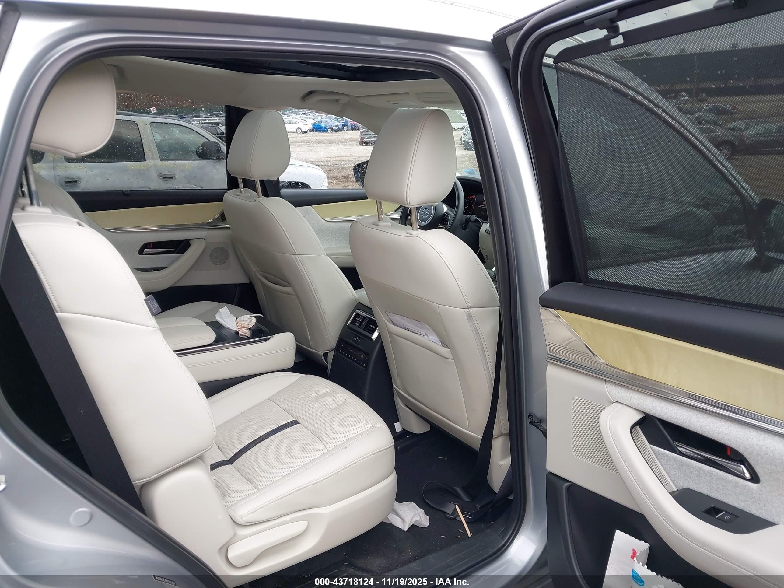 MAZDA CX-90 image 8