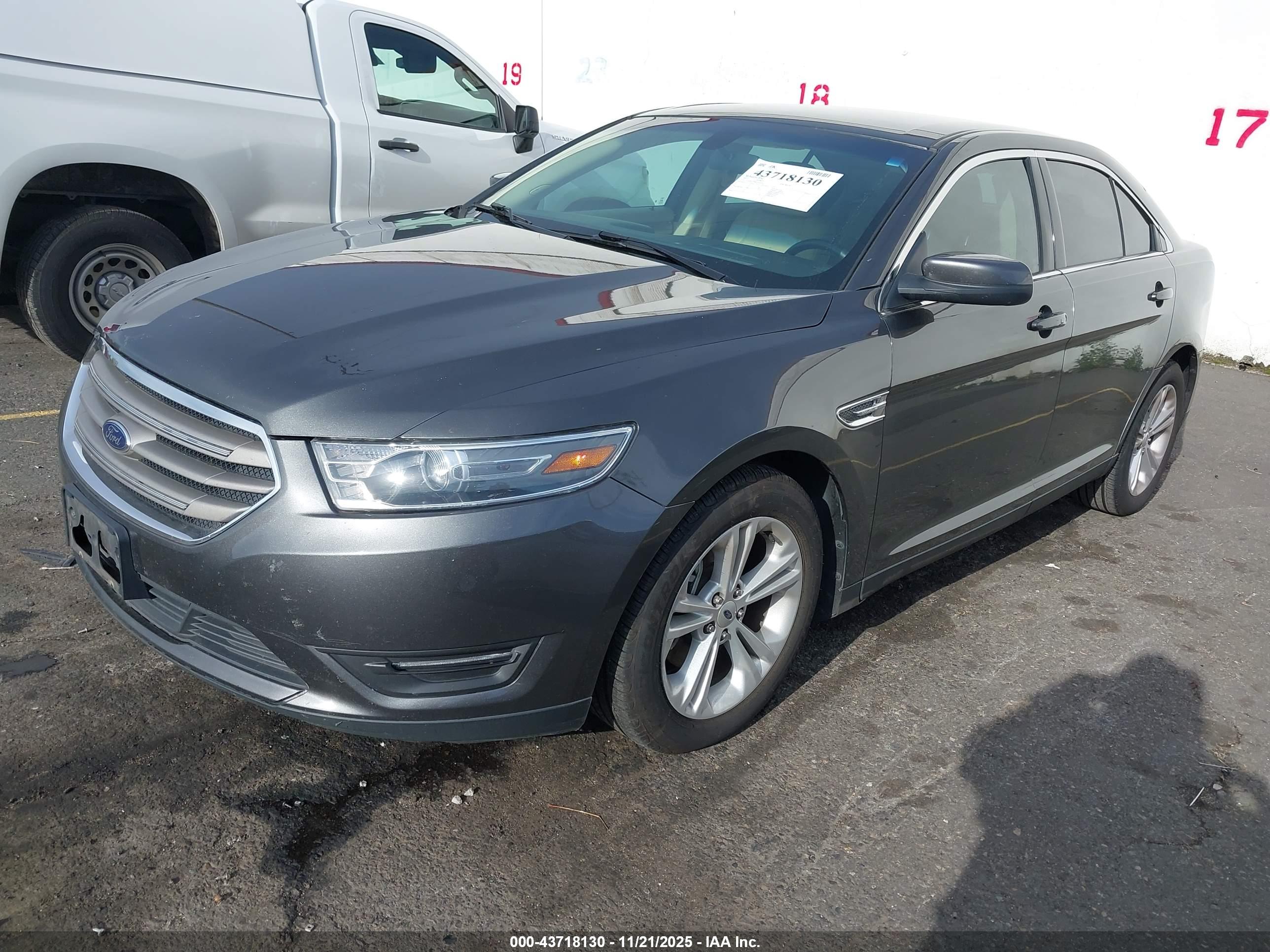 FORD TAURUS image 2