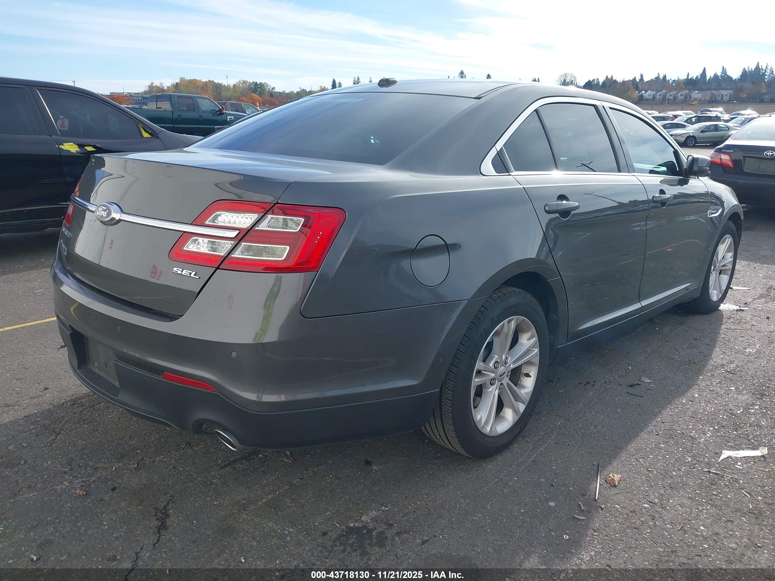 FORD TAURUS image 4