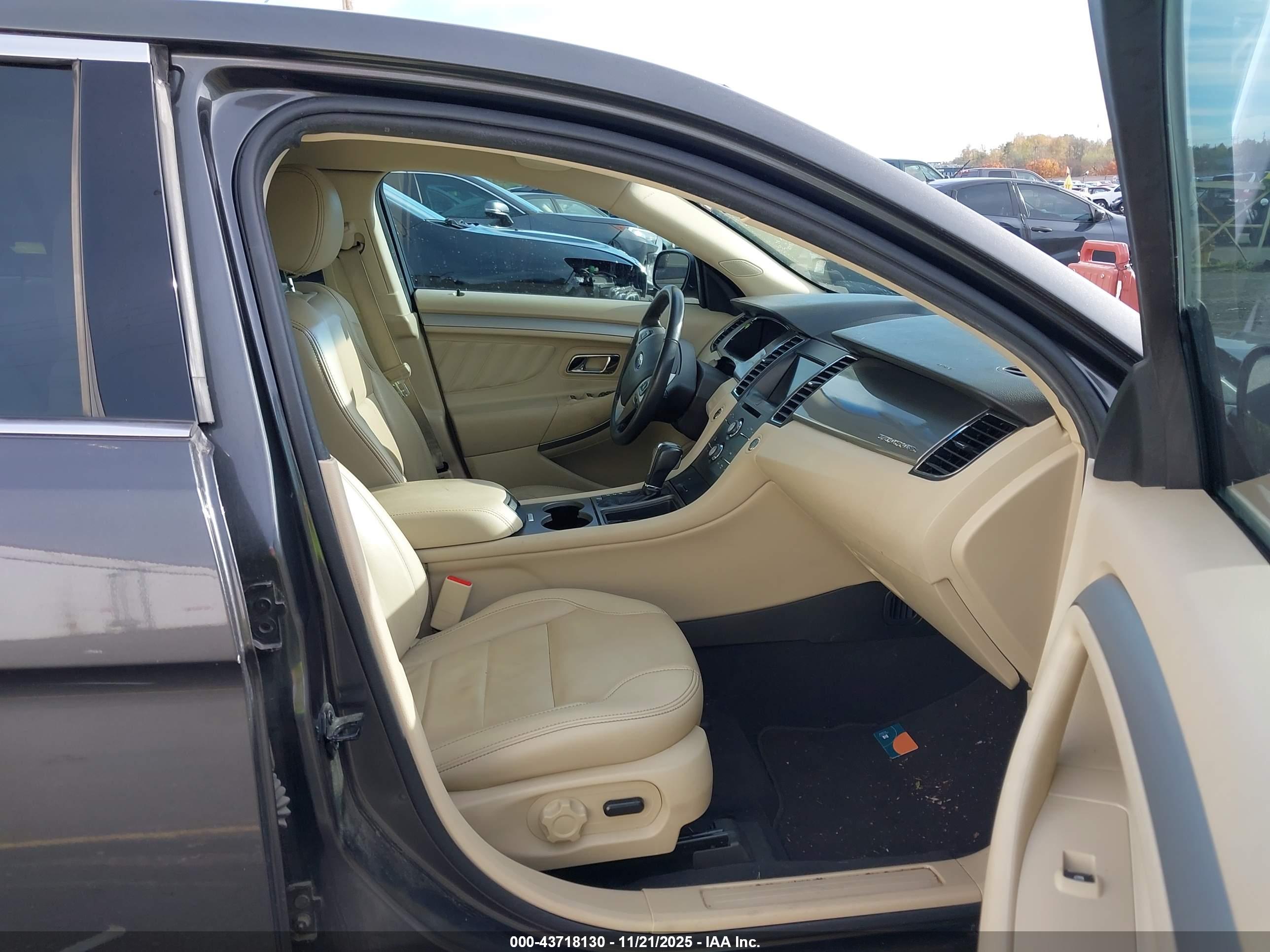 FORD TAURUS image 5