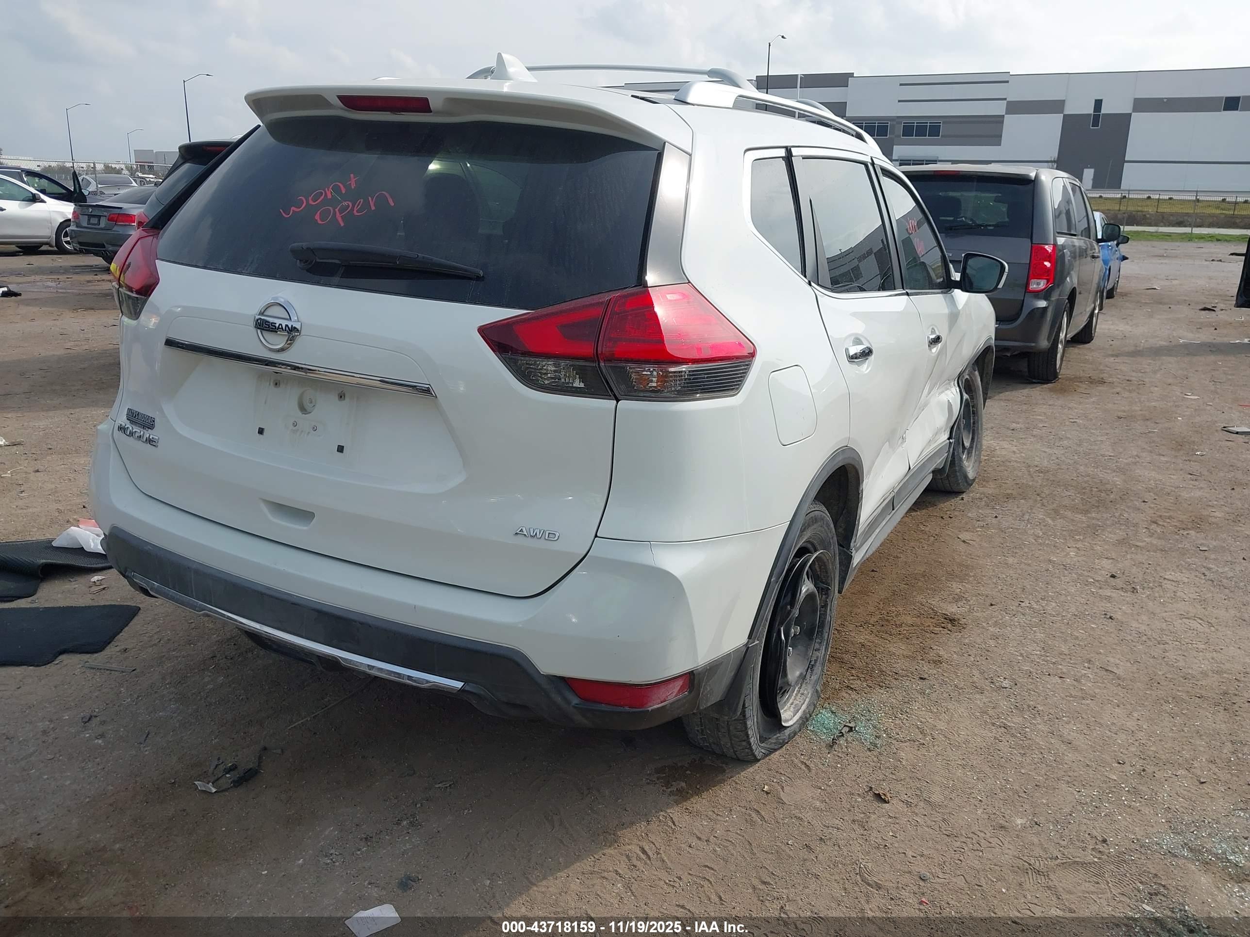 NISSAN ROGUE image 4