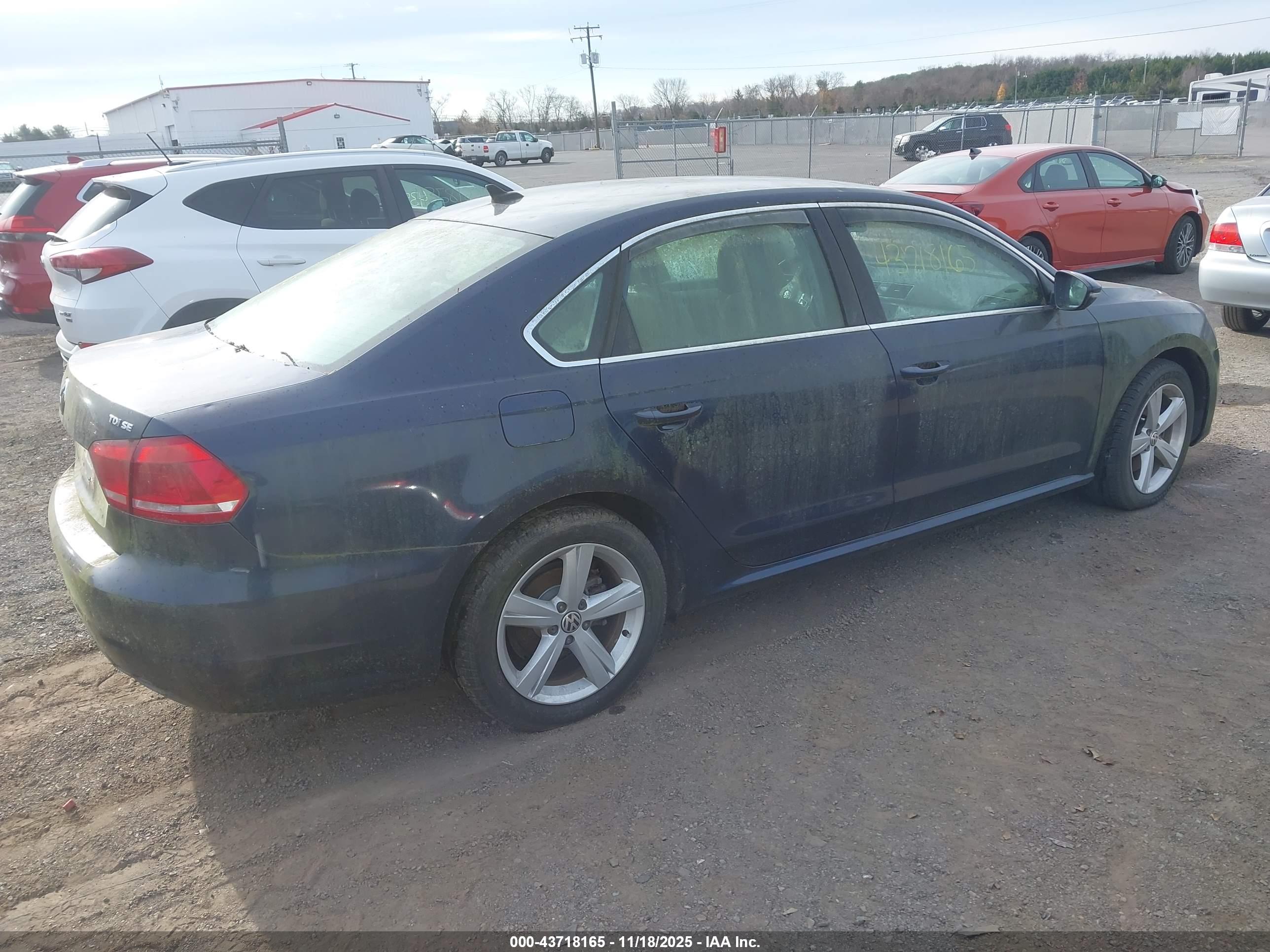 VOLKSWAGEN PASSAT image 4