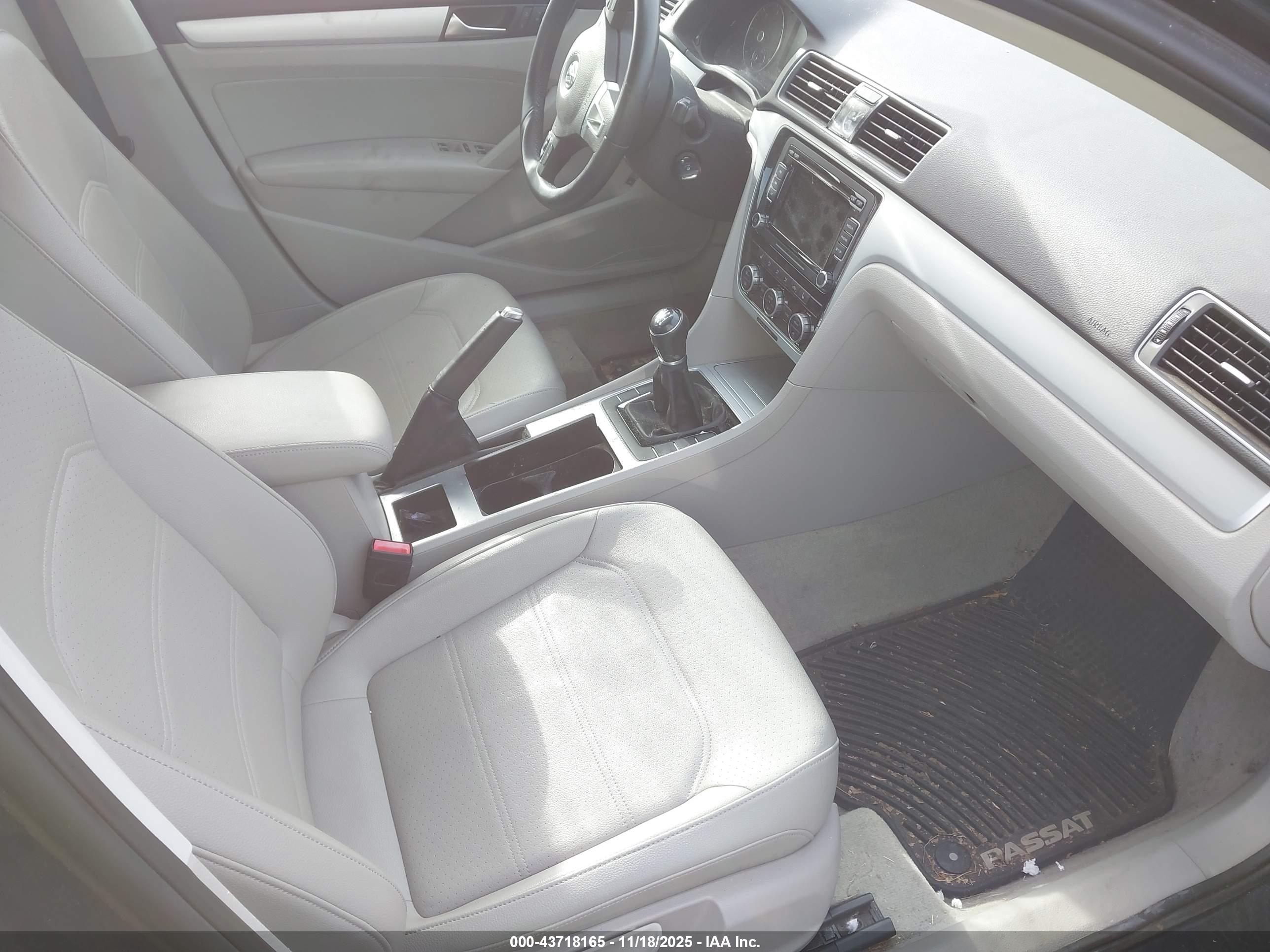 VOLKSWAGEN PASSAT image 5