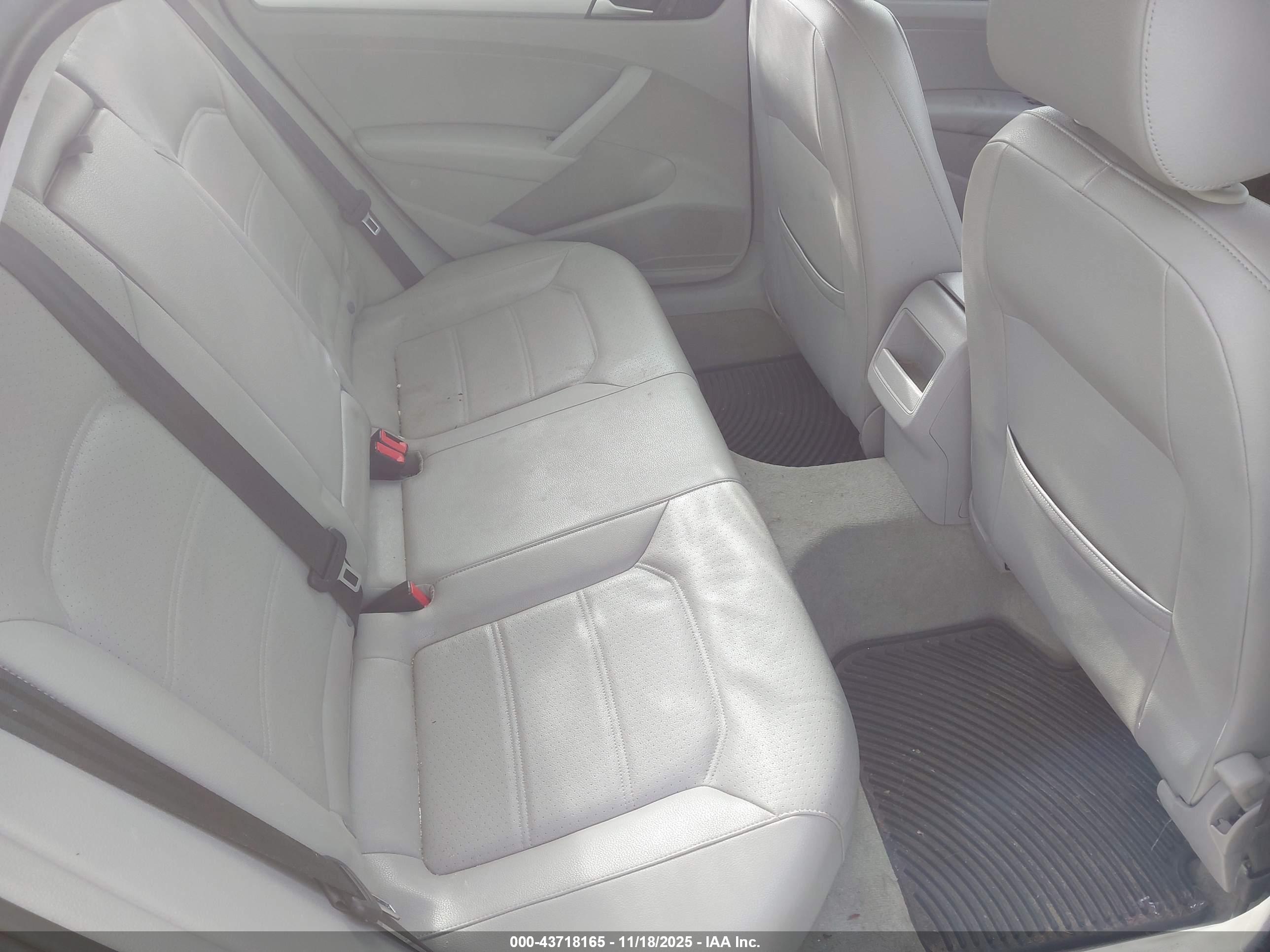 VOLKSWAGEN PASSAT image 8