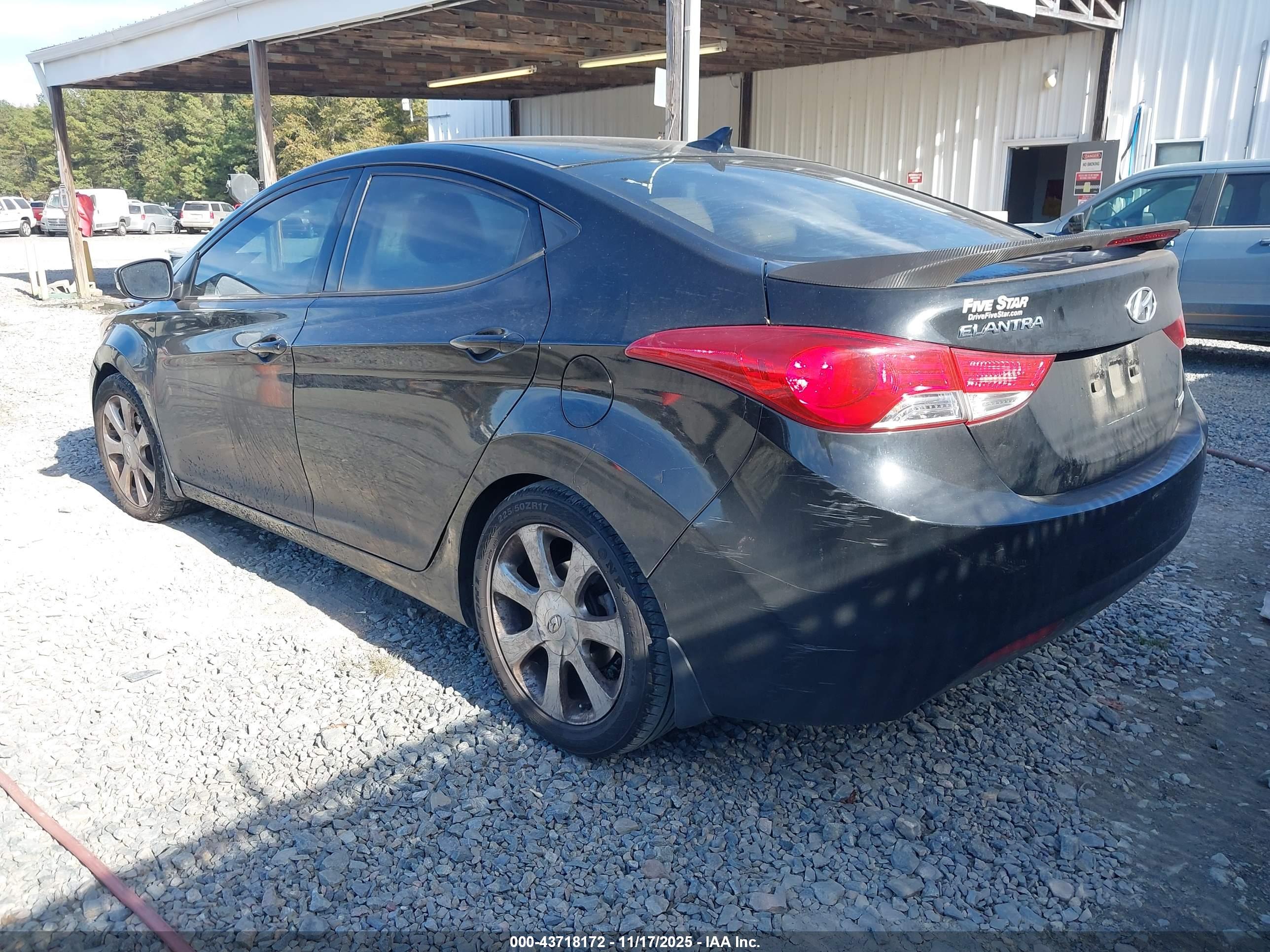 HYUNDAI ELANTRA image 3