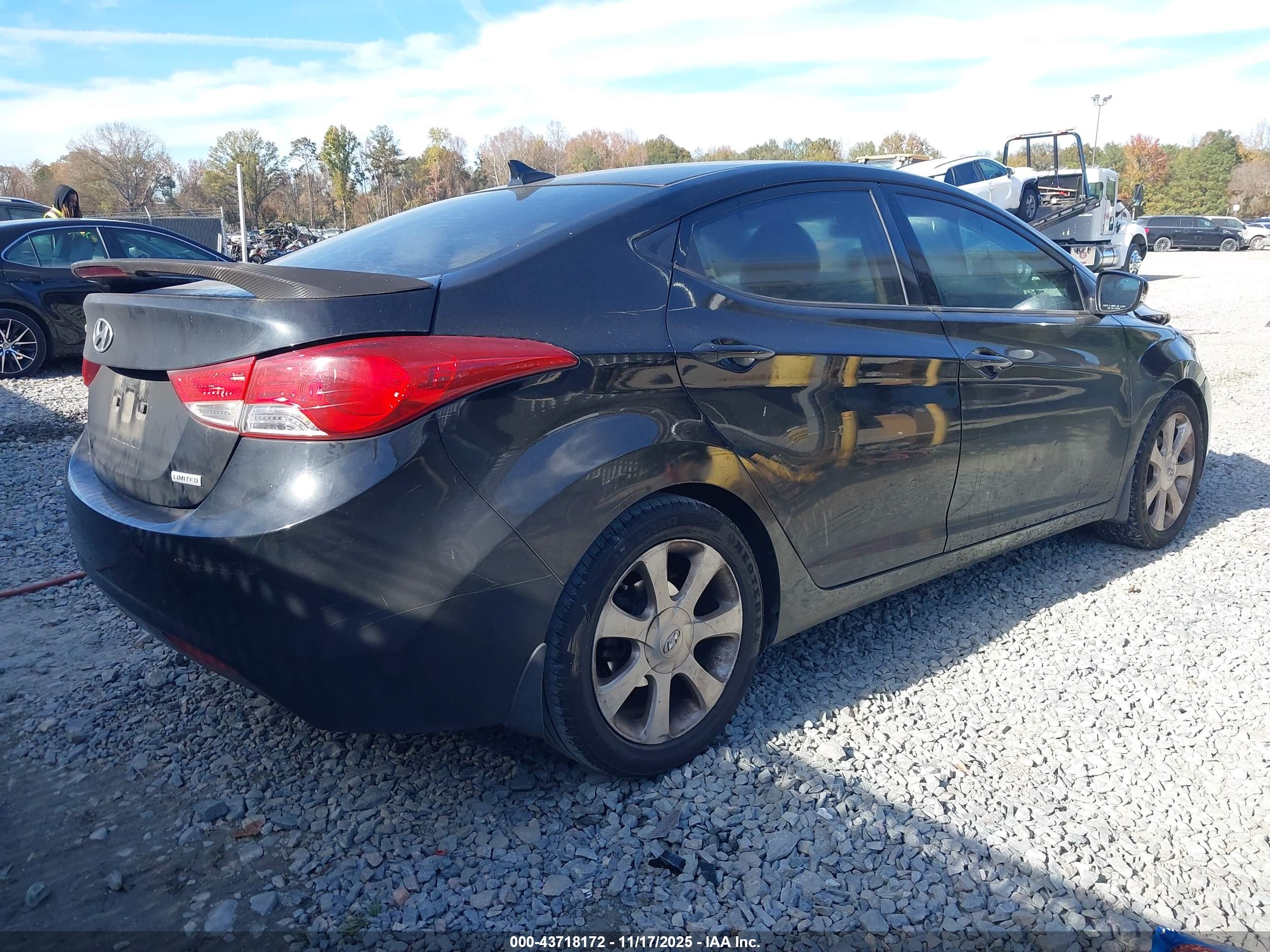 HYUNDAI ELANTRA image 4