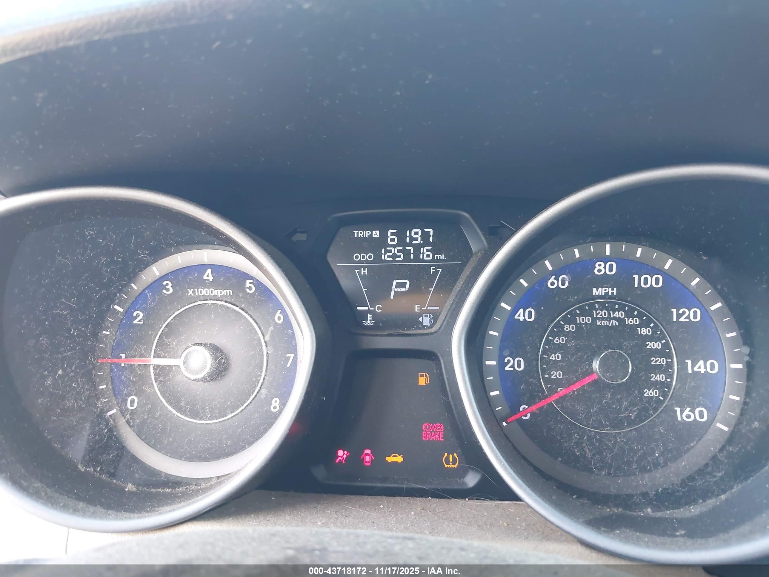 HYUNDAI ELANTRA image 7