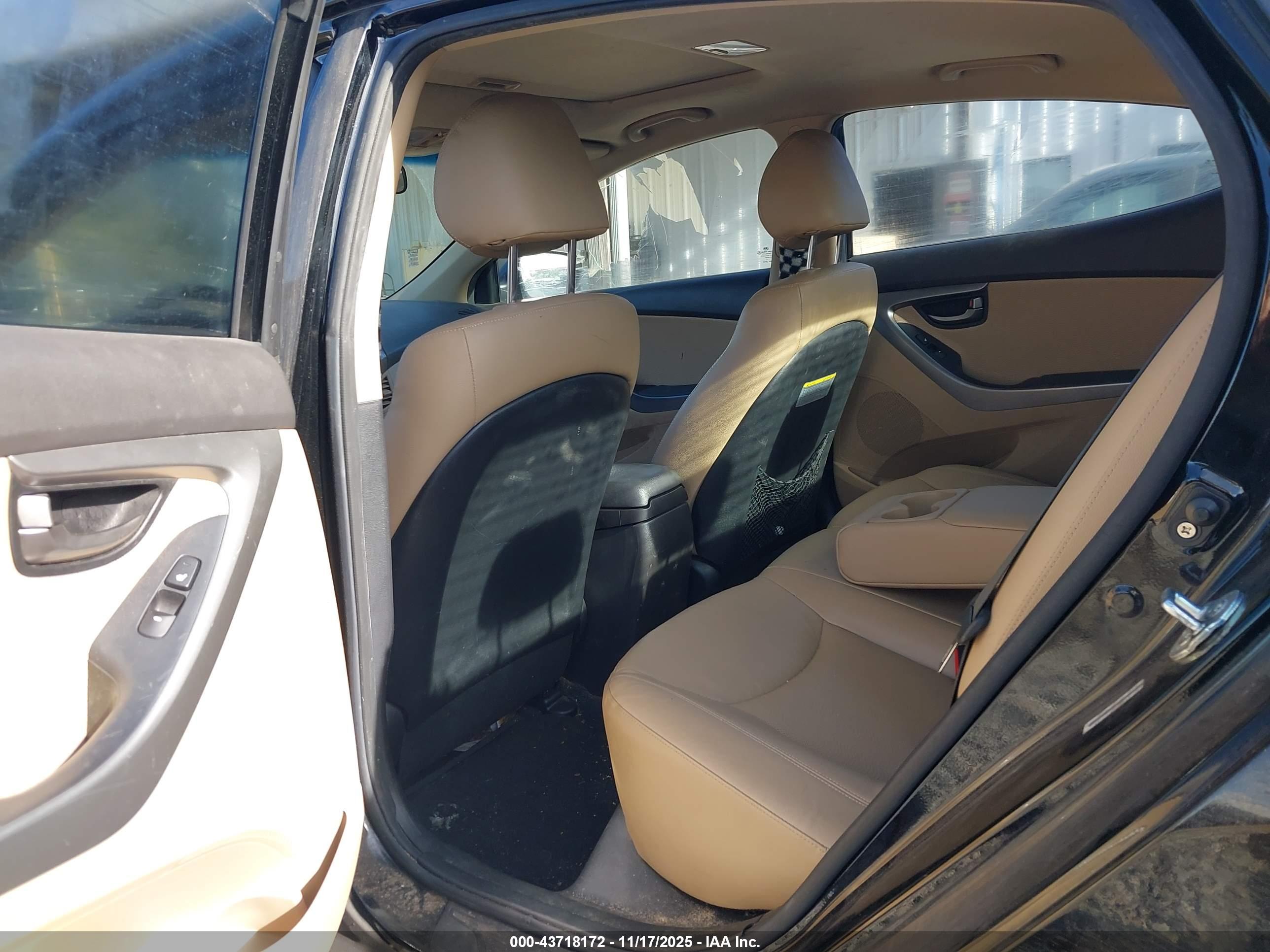HYUNDAI ELANTRA image 8