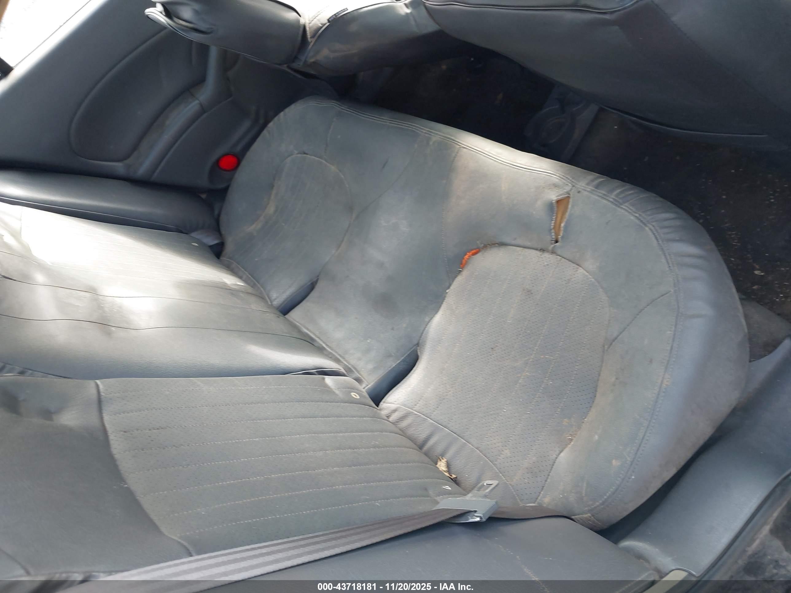 PONTIAC GRAND image 8