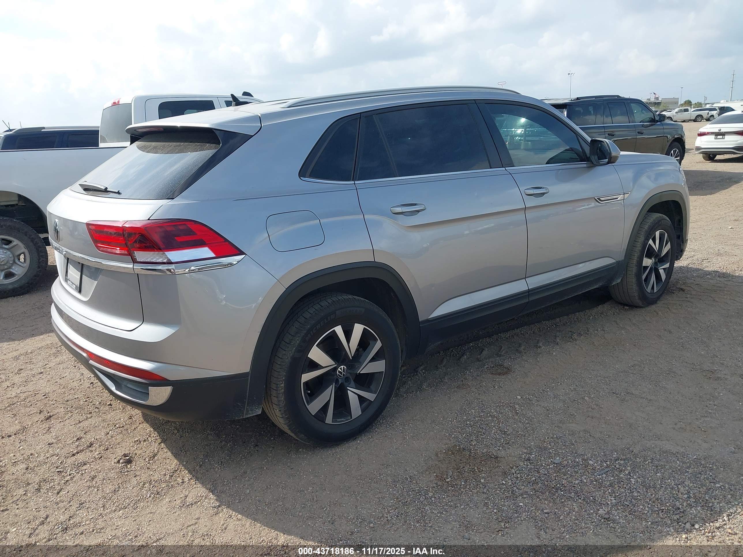 VOLKSWAGEN ATLAS image 4