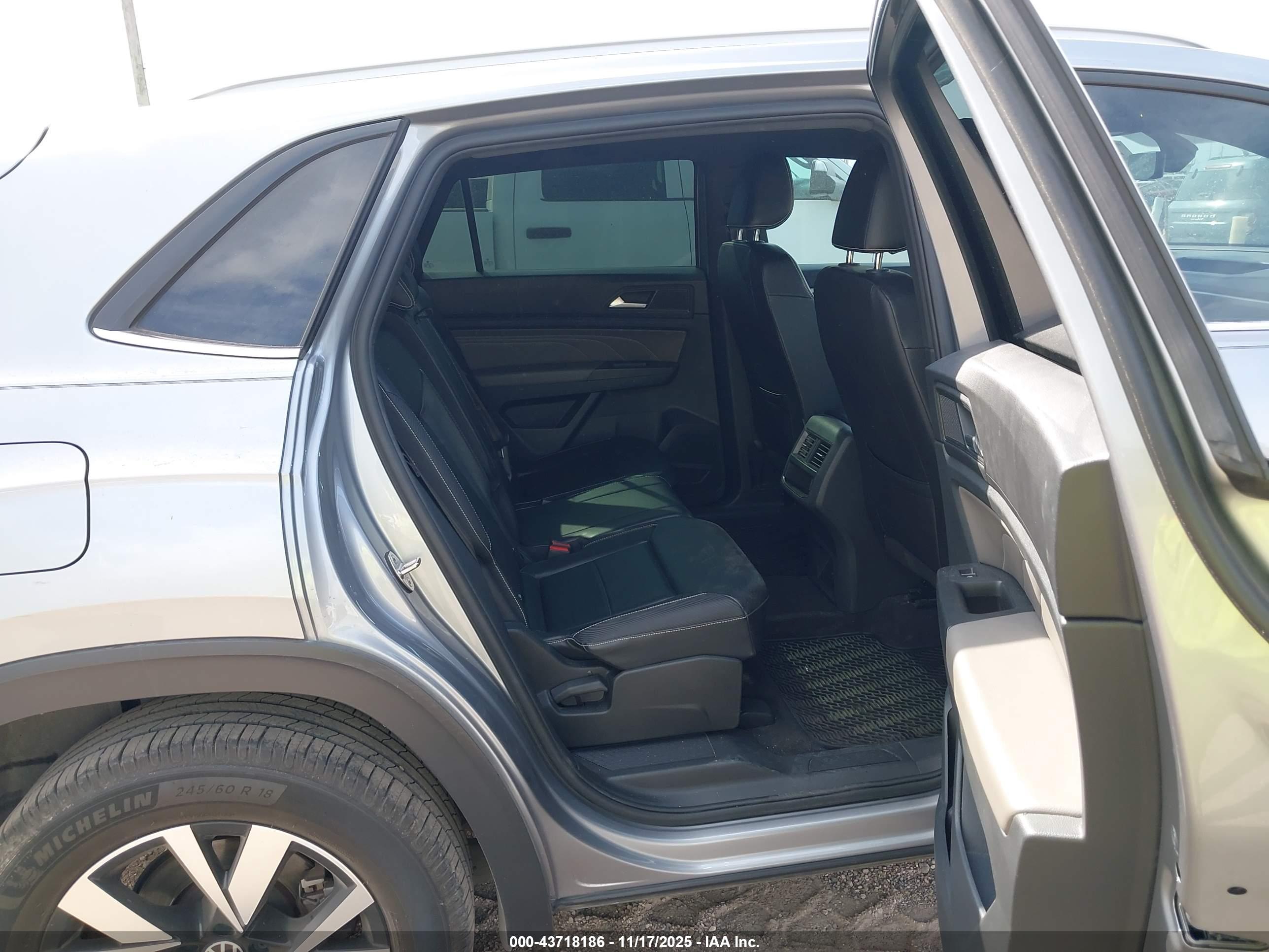 VOLKSWAGEN ATLAS image 8