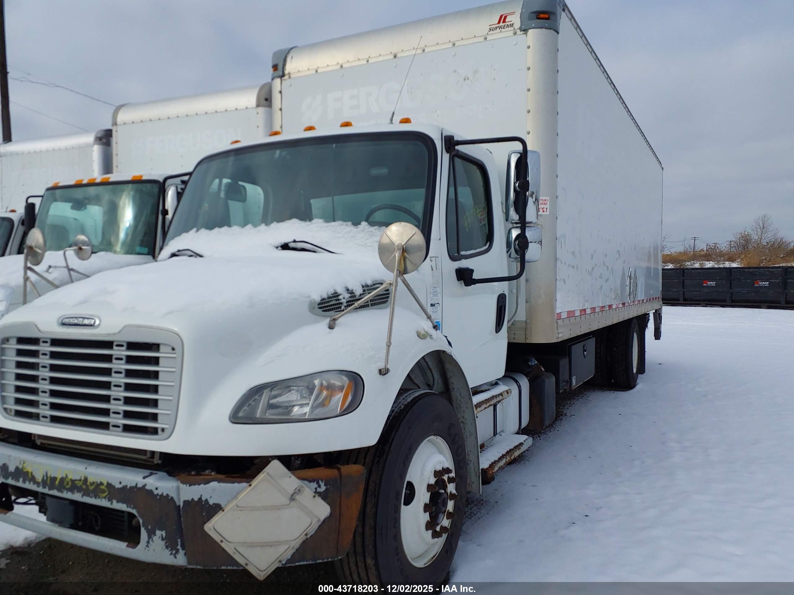 FREIGHTLINER M2 image 2