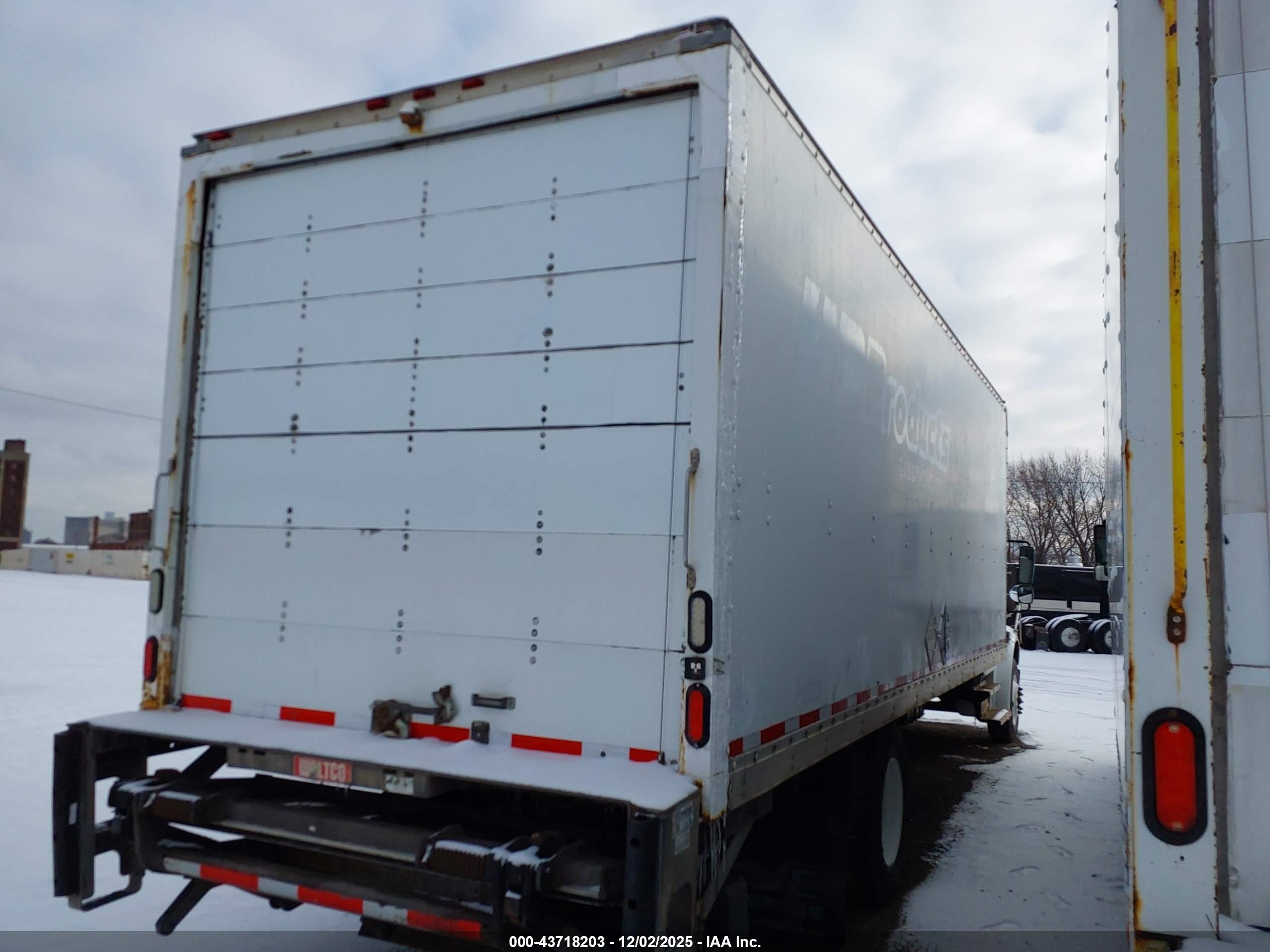 FREIGHTLINER M2 image 4
