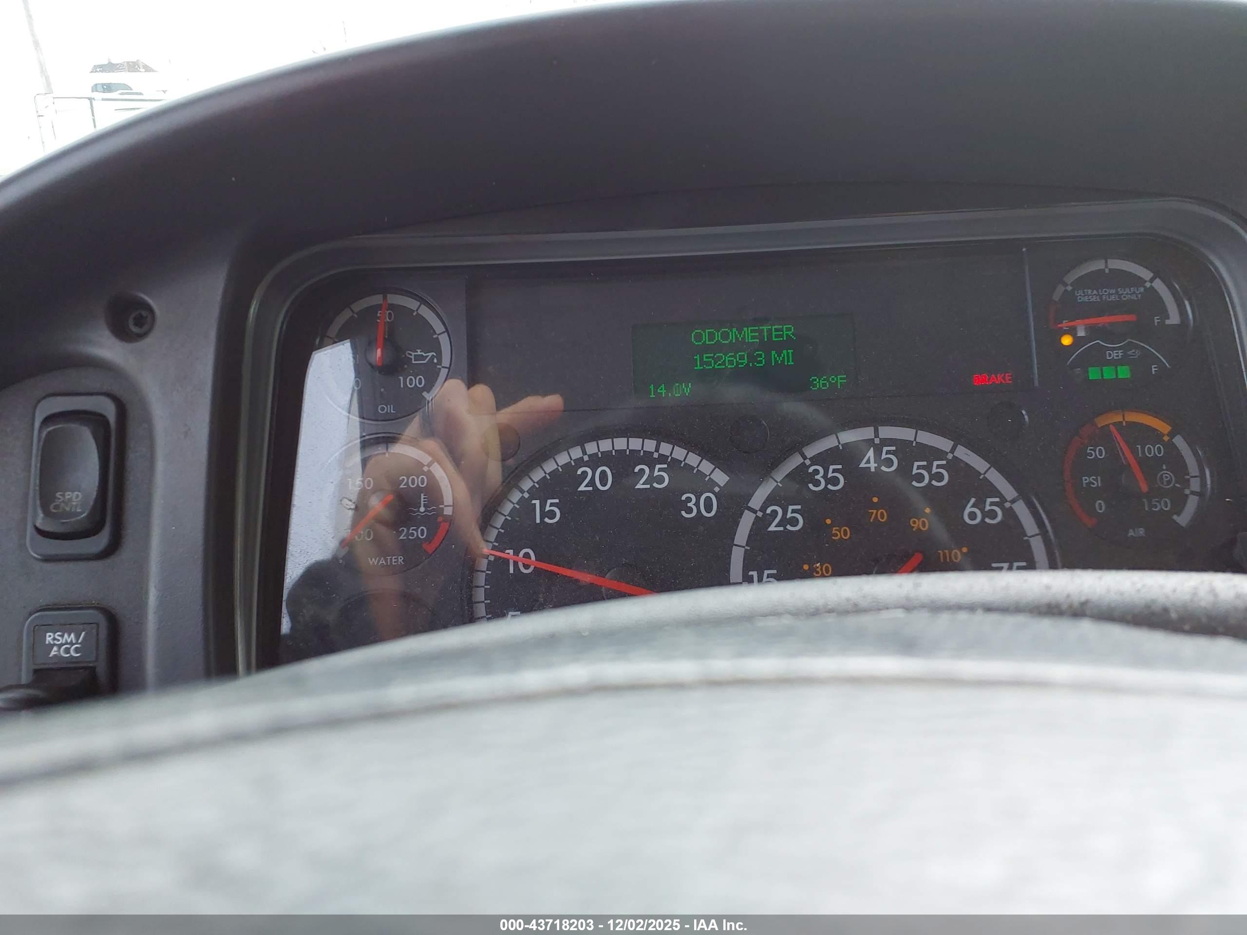 FREIGHTLINER M2 image 6