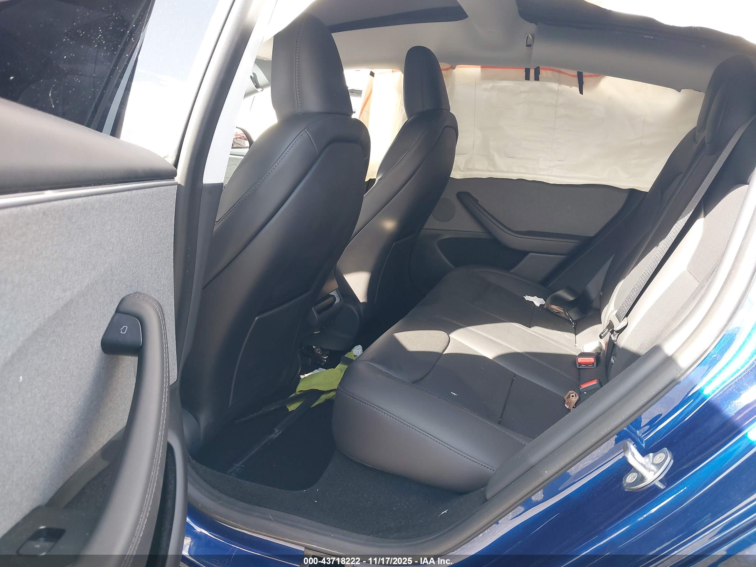 TESLA MODEL image 8