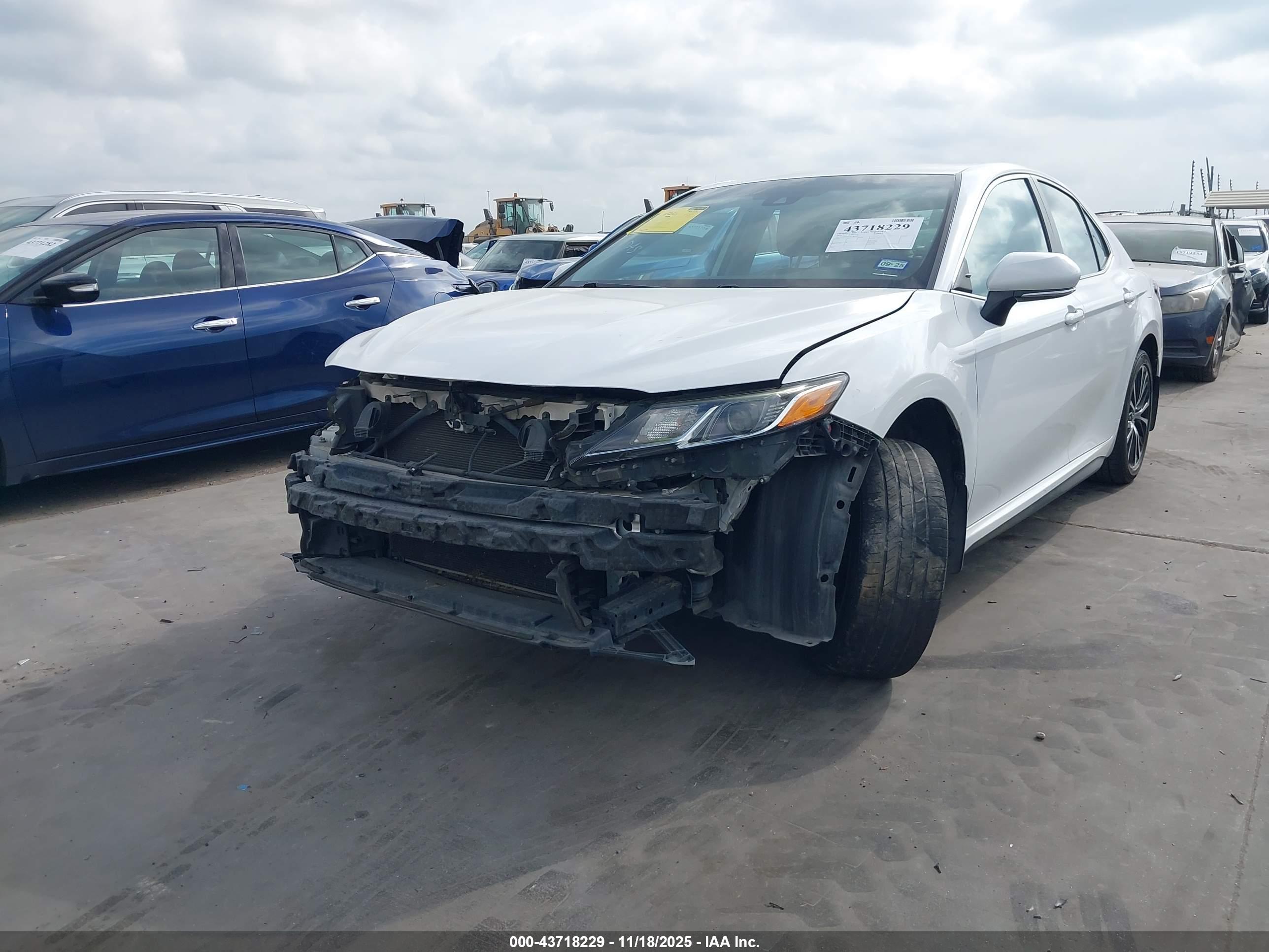 TOYOTA CAMRY image 2