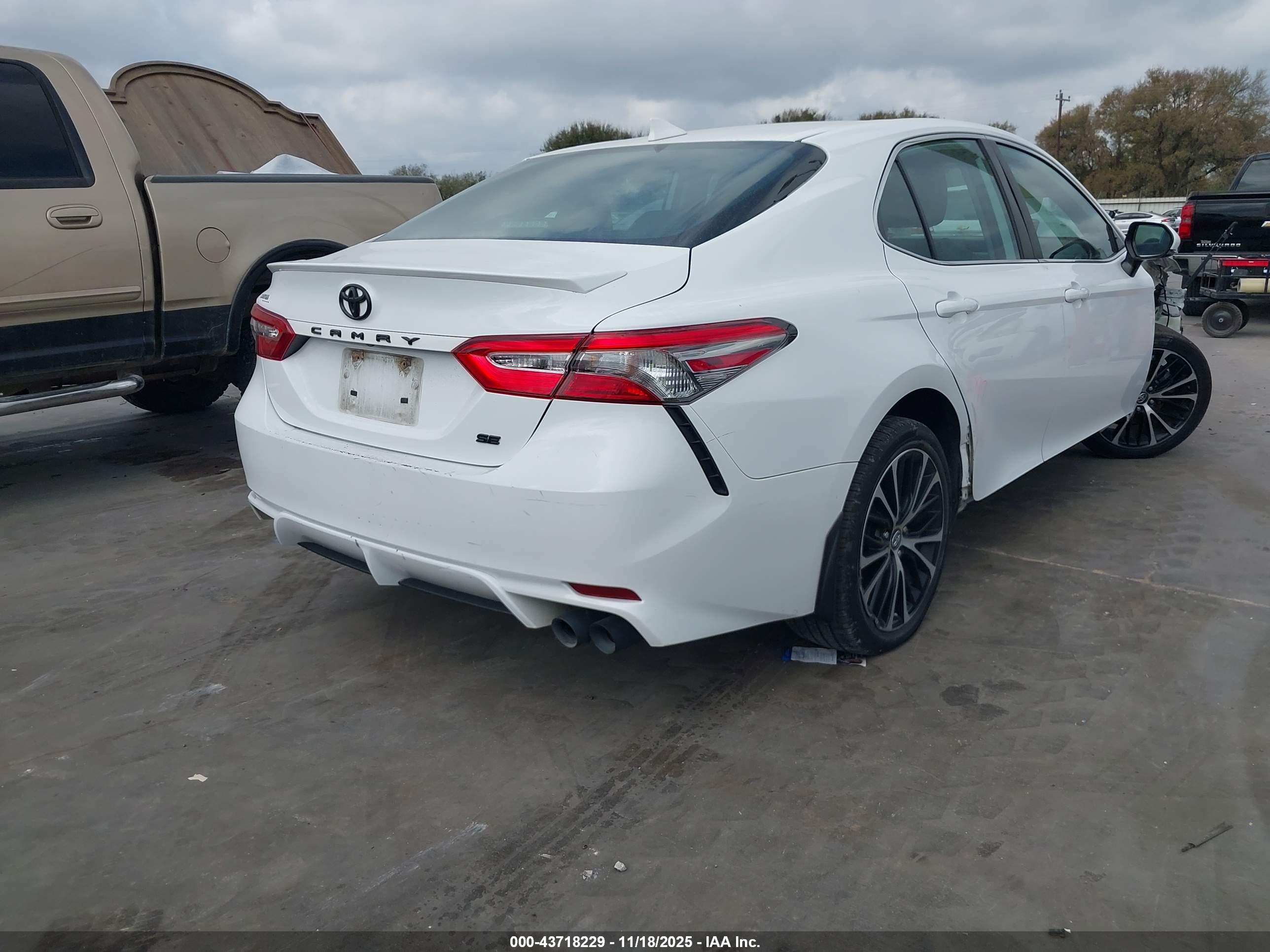 TOYOTA CAMRY image 4