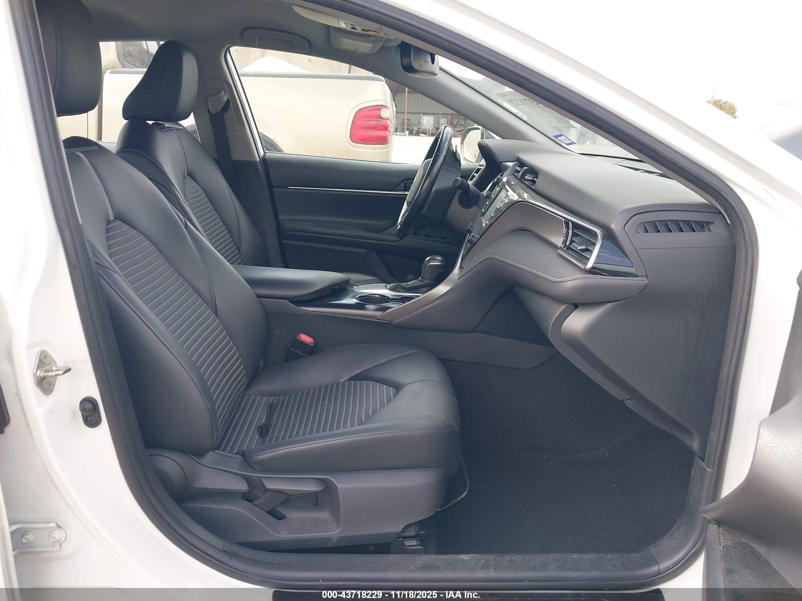 TOYOTA CAMRY image 5