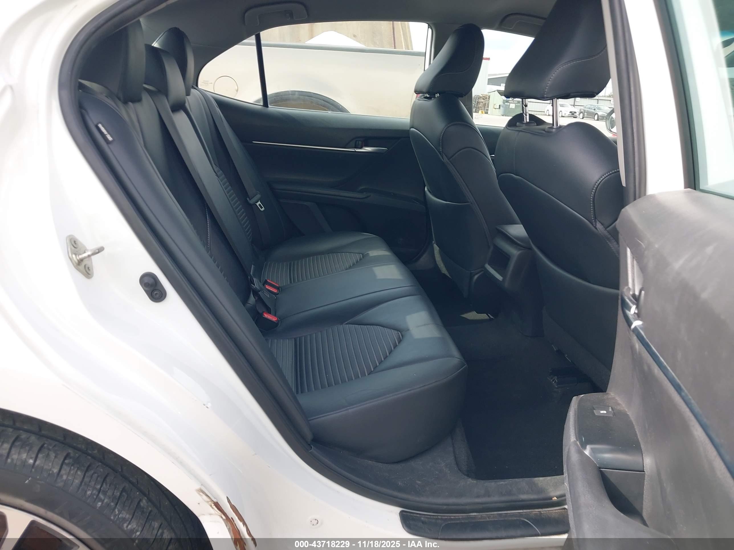 TOYOTA CAMRY image 8