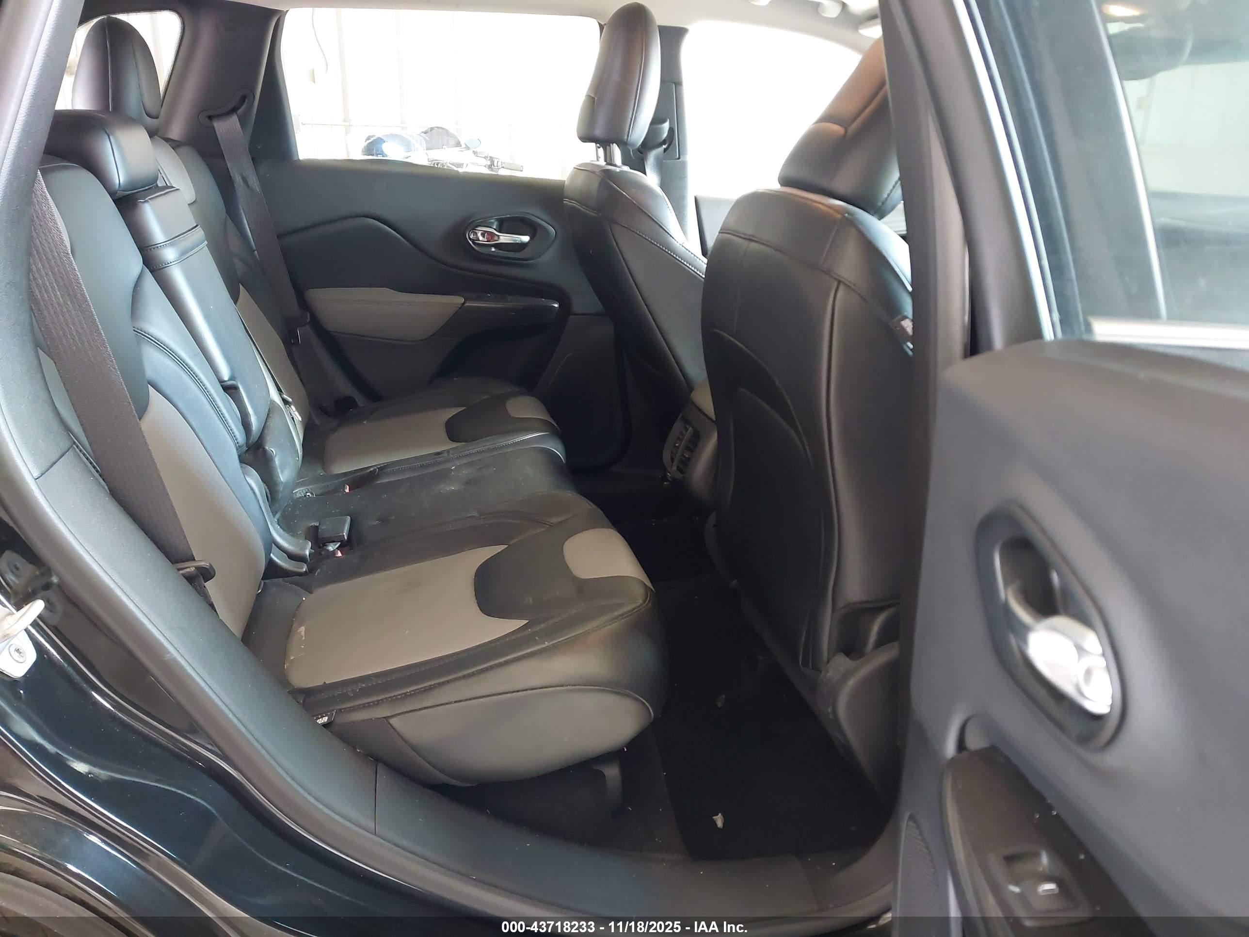 JEEP CHEROKEE image 8