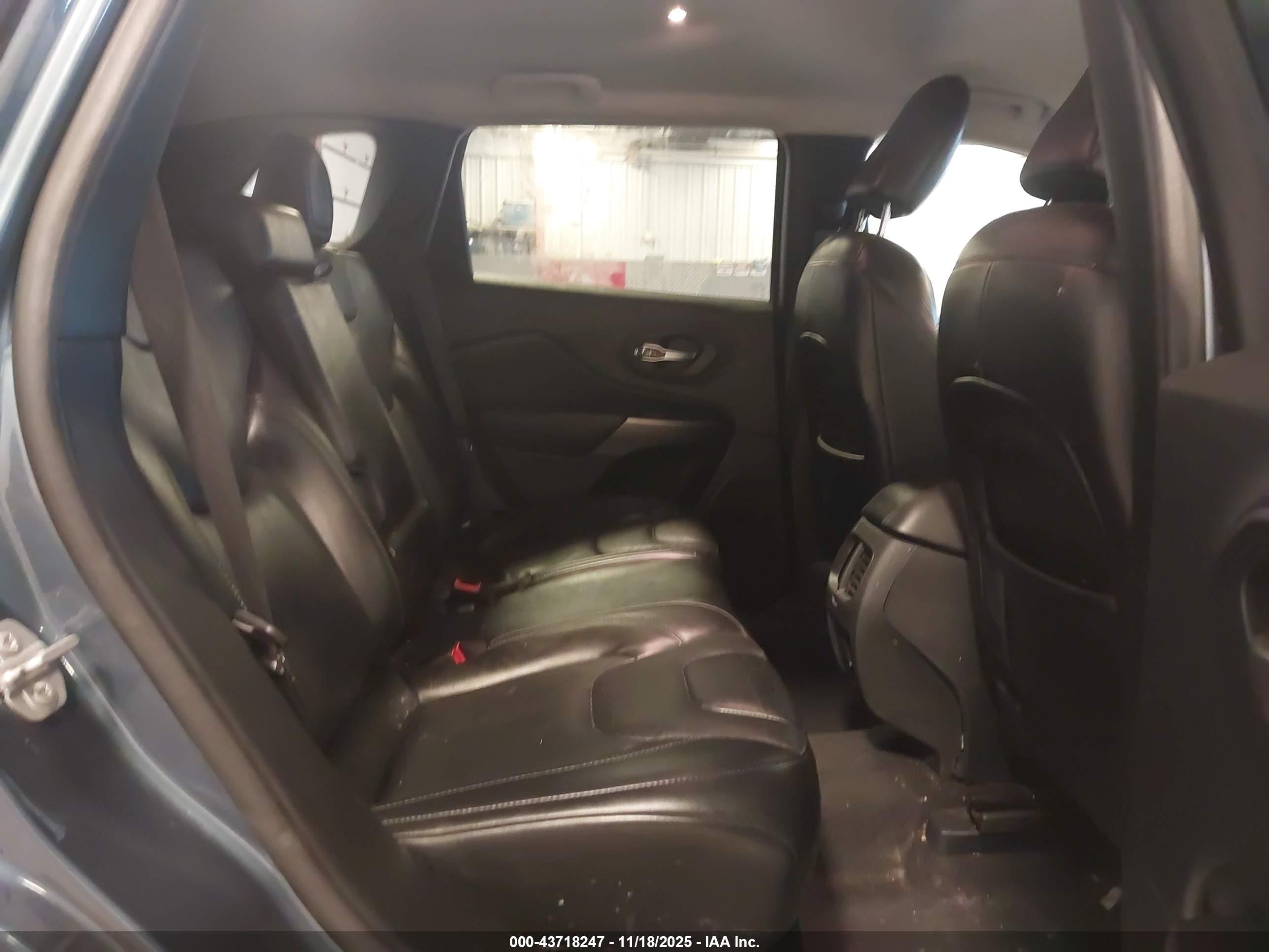 JEEP CHEROKEE image 8