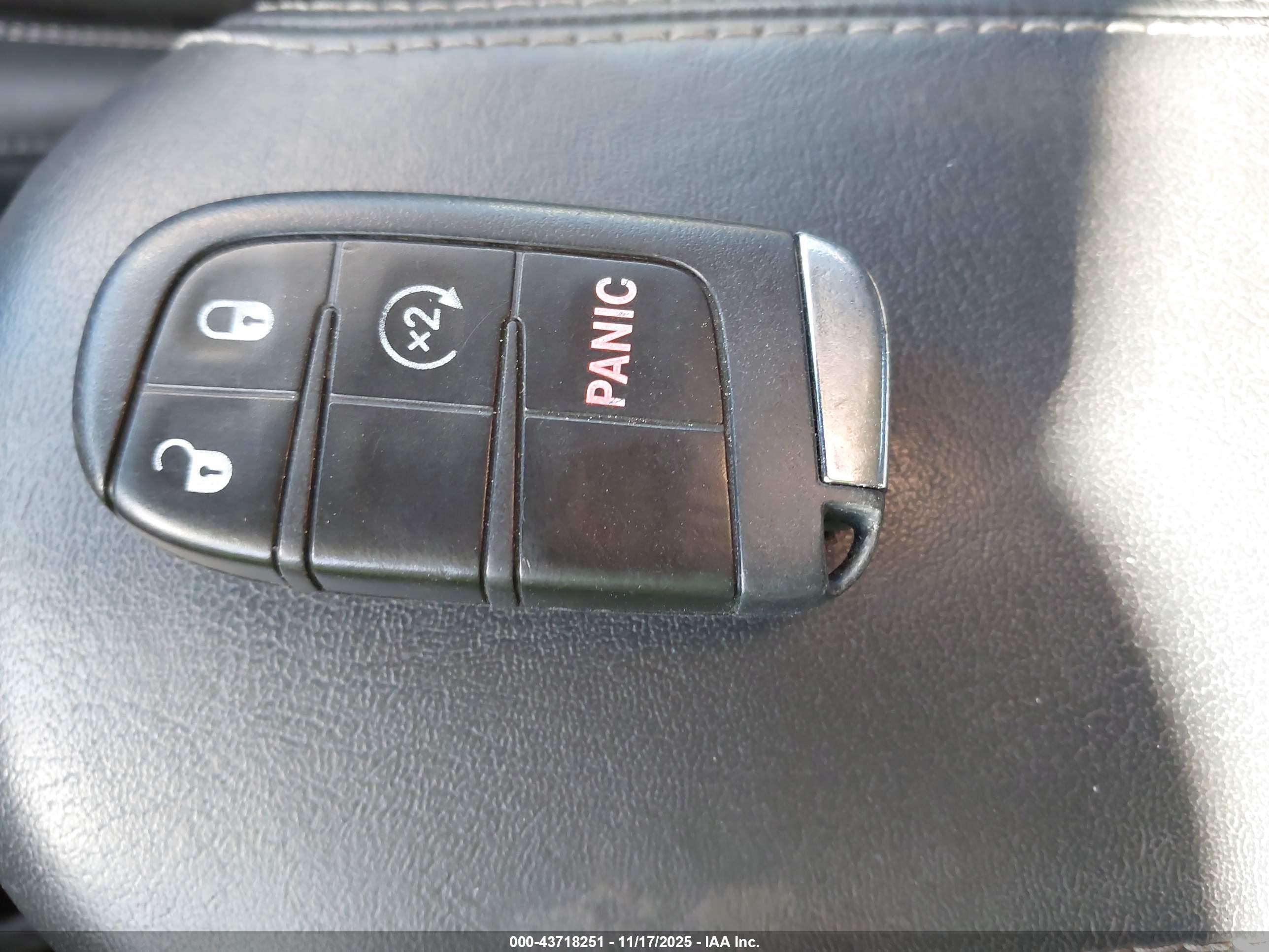 JEEP RENEGADE image 11