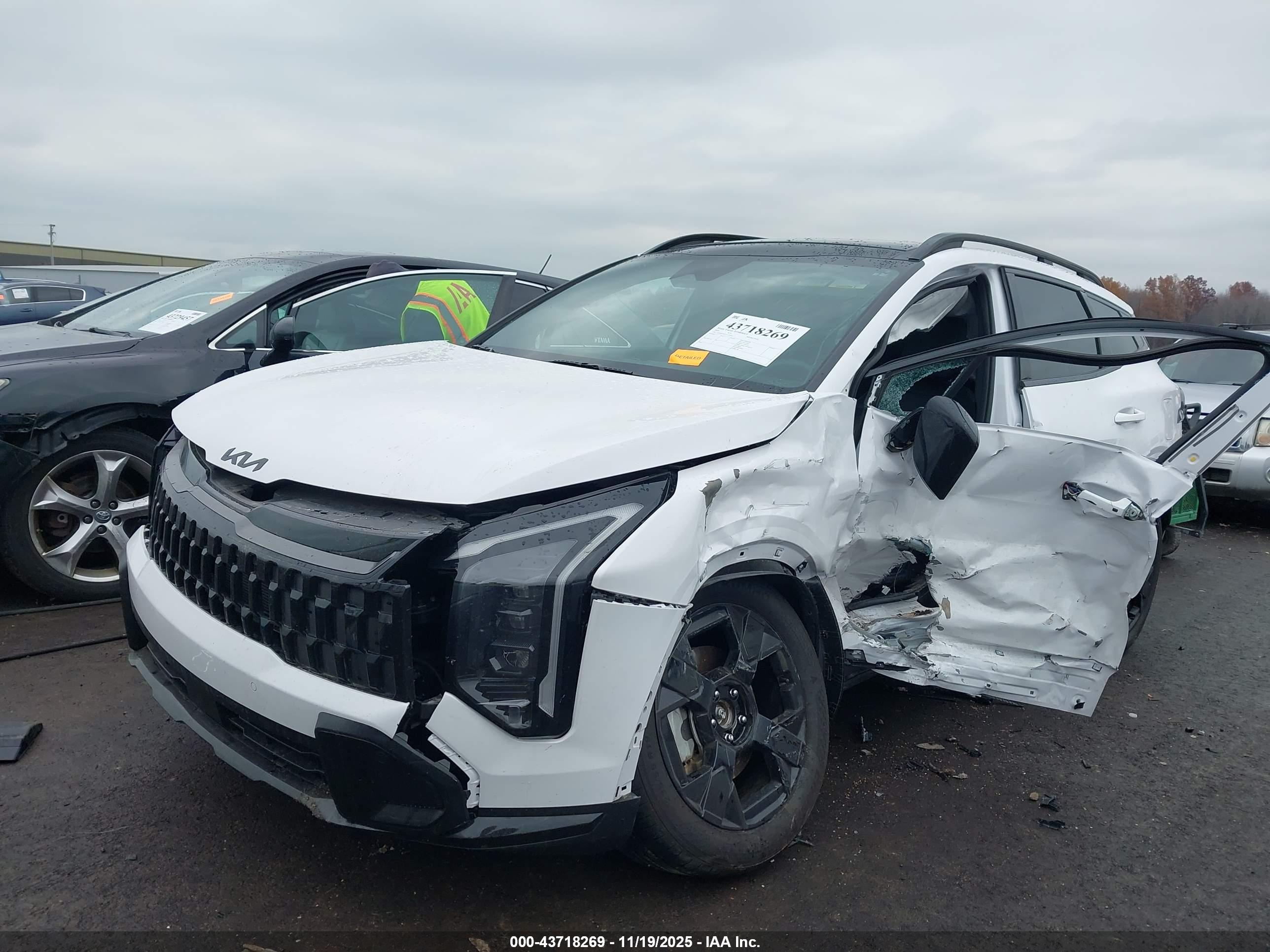 KIA SPORTAGE image 2