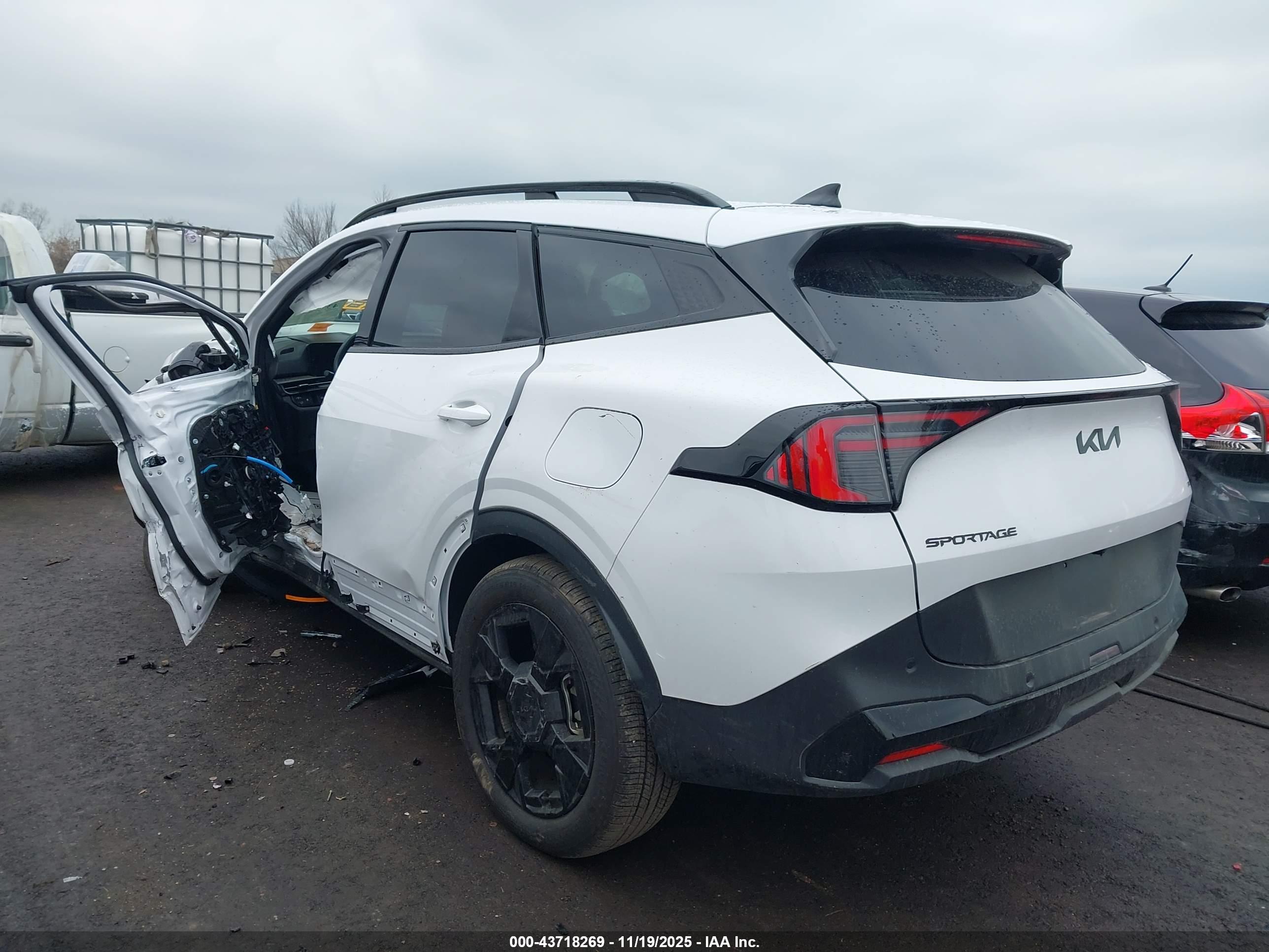 KIA SPORTAGE image 3