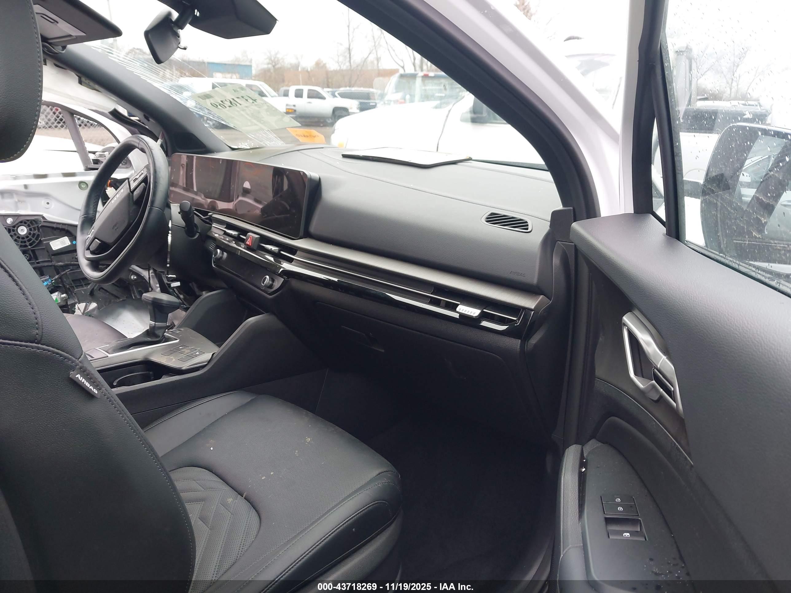 KIA SPORTAGE image 5