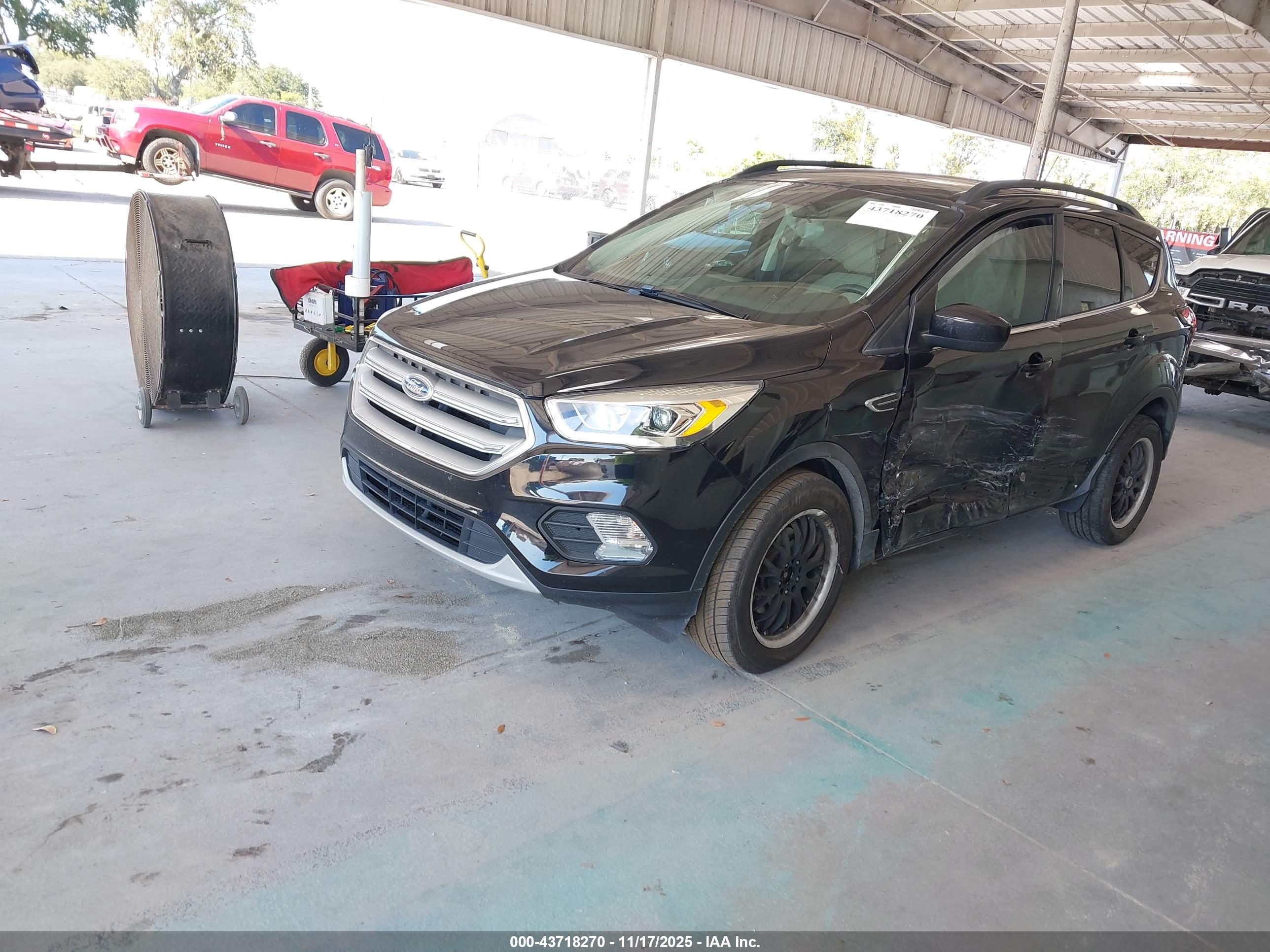 FORD ESCAPE image 2