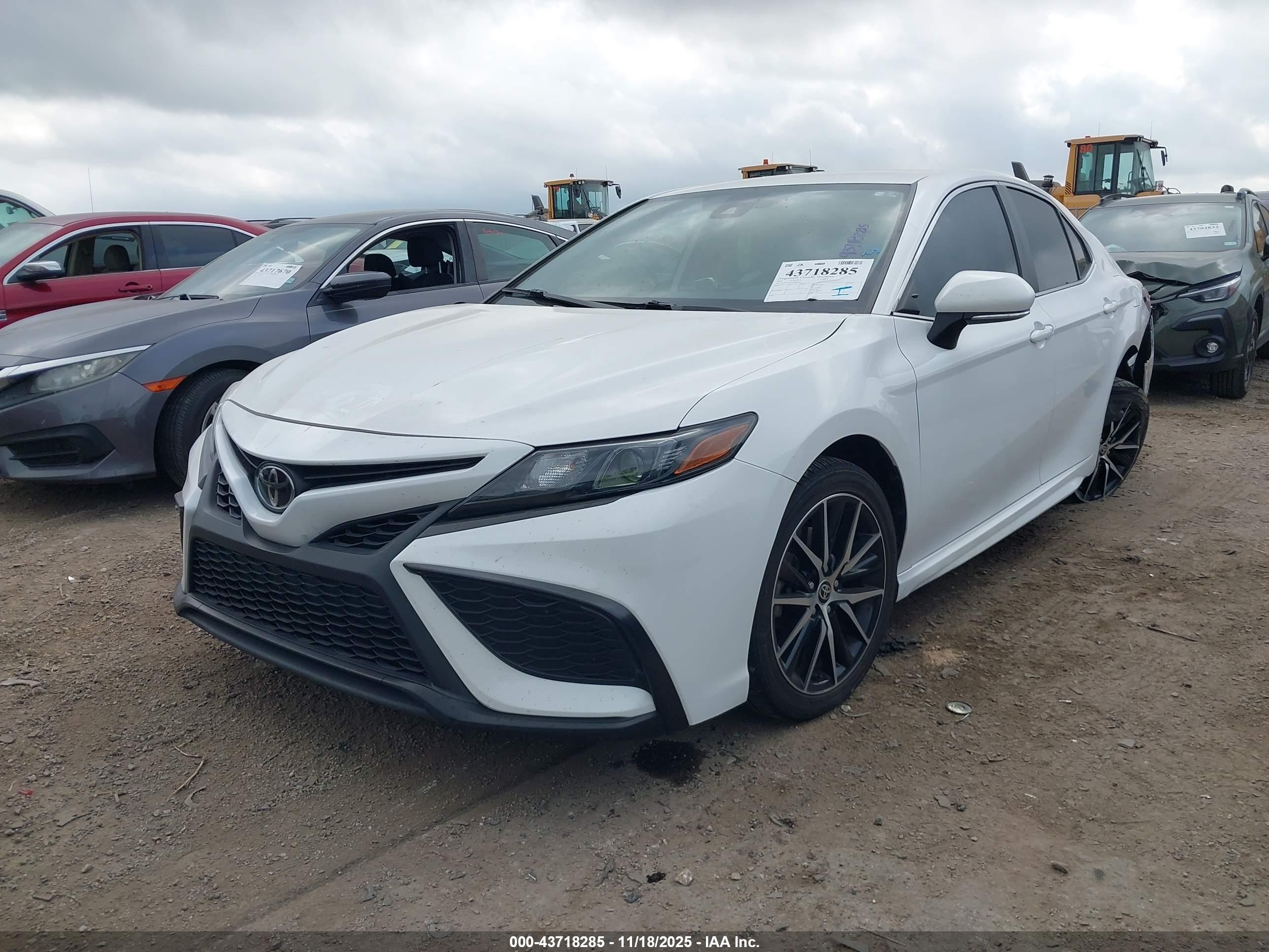 TOYOTA CAMRY image 2