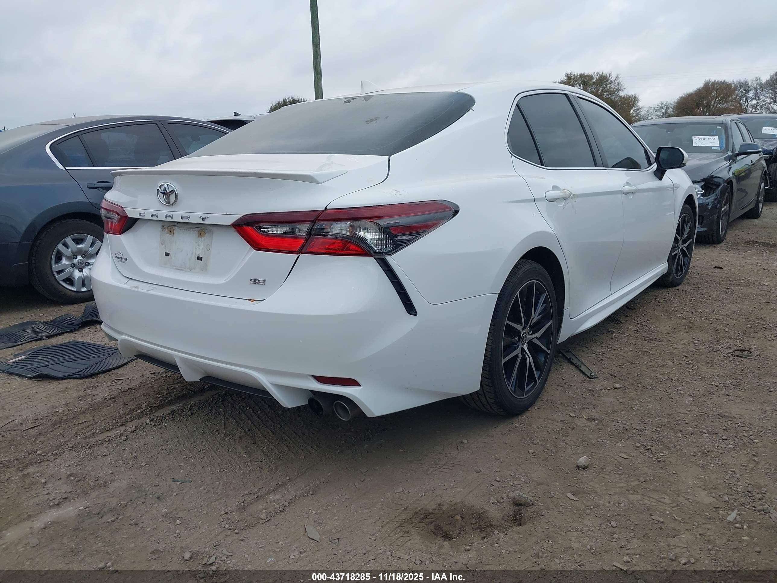 TOYOTA CAMRY image 4