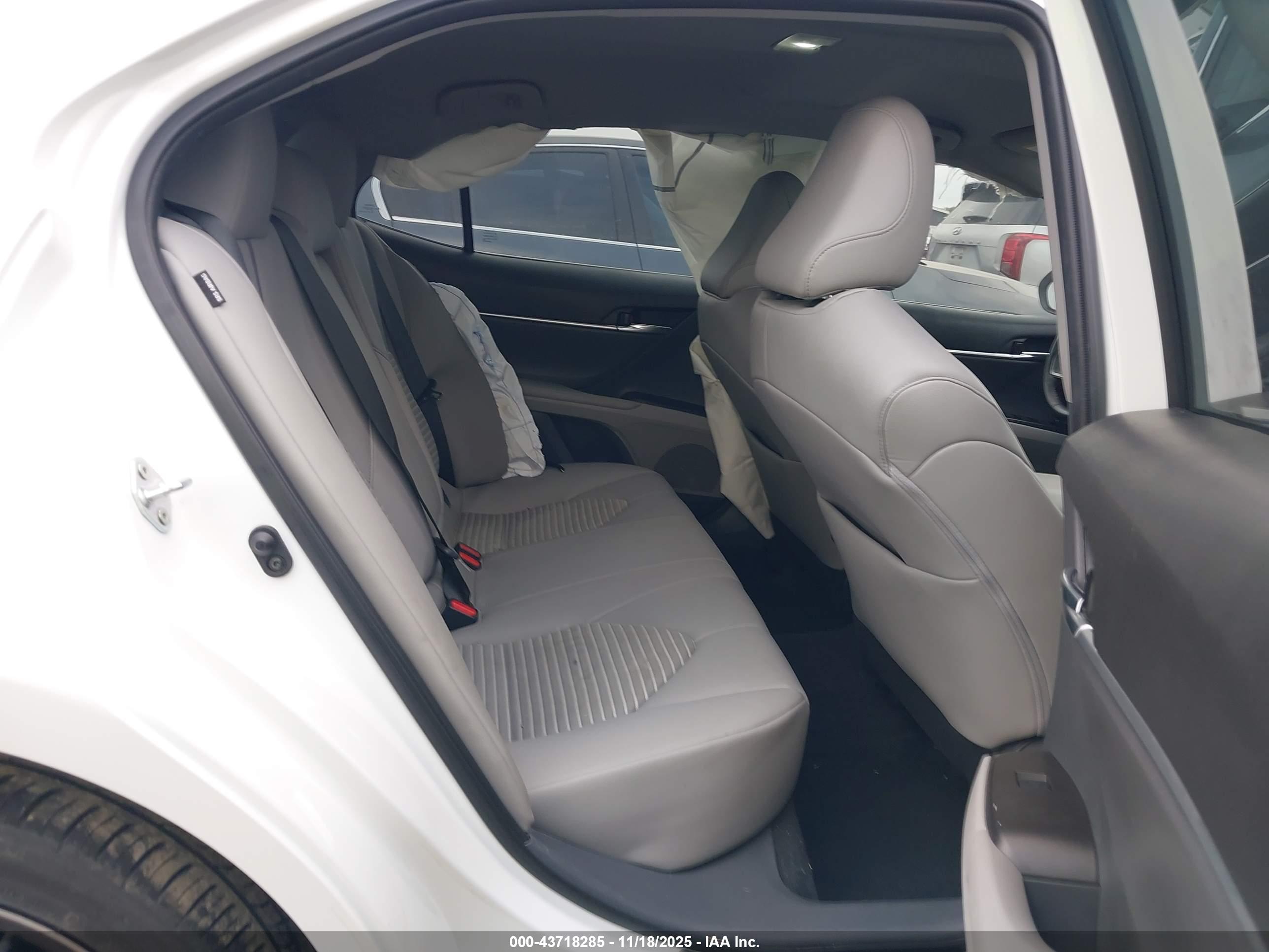 TOYOTA CAMRY image 8