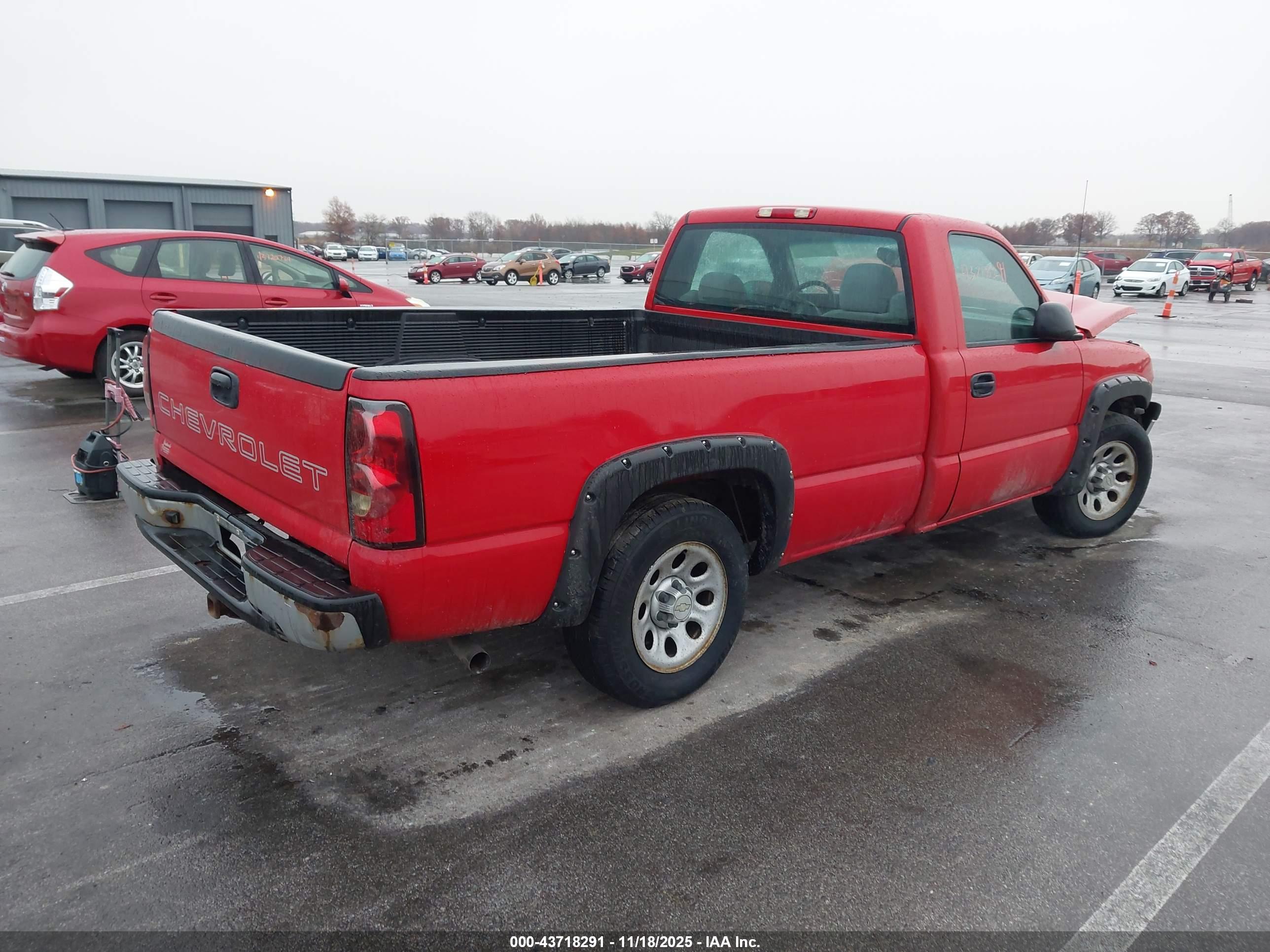 CHEVROLET SILVERADO image 4