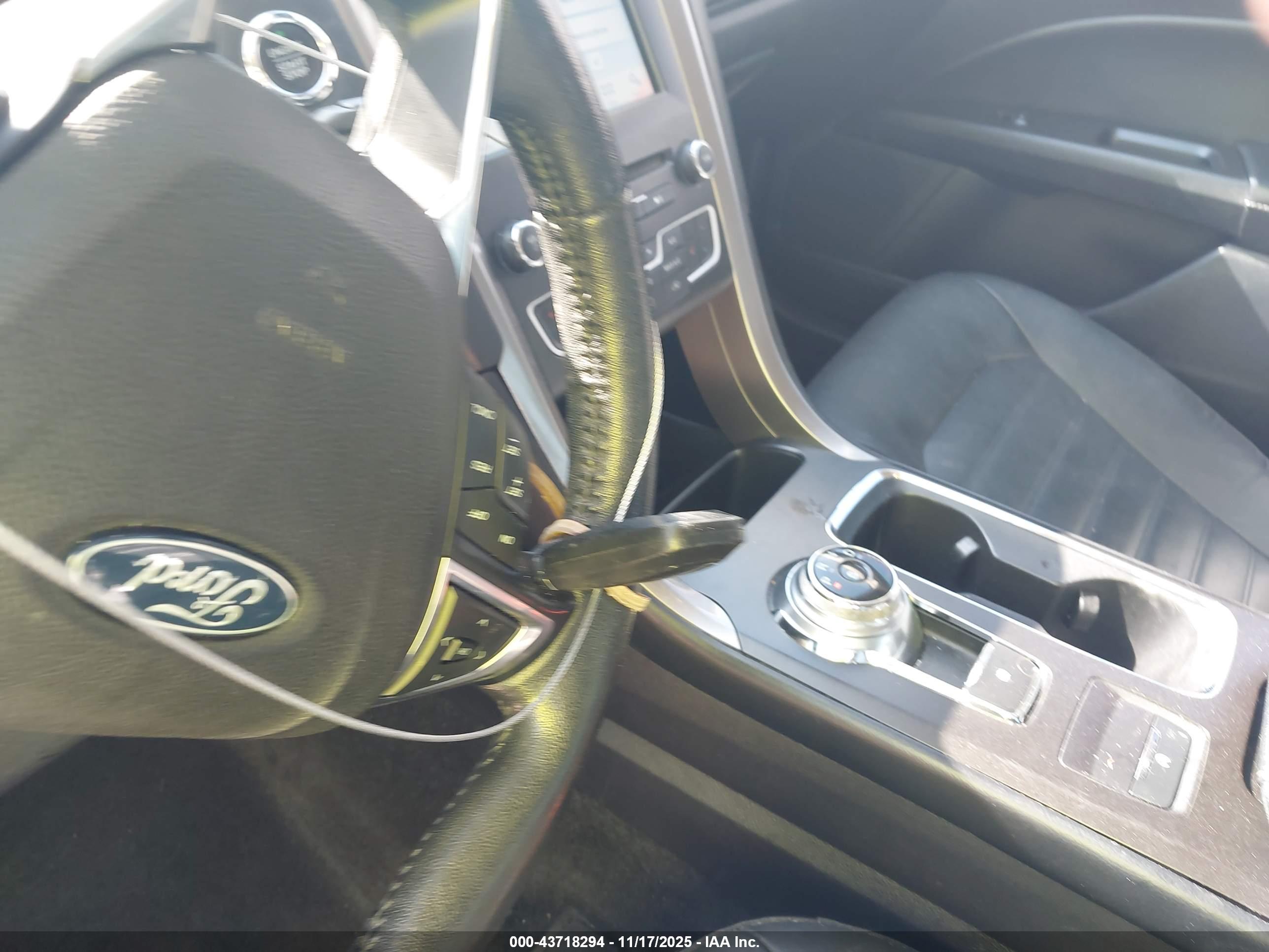 FORD FUSION image 11