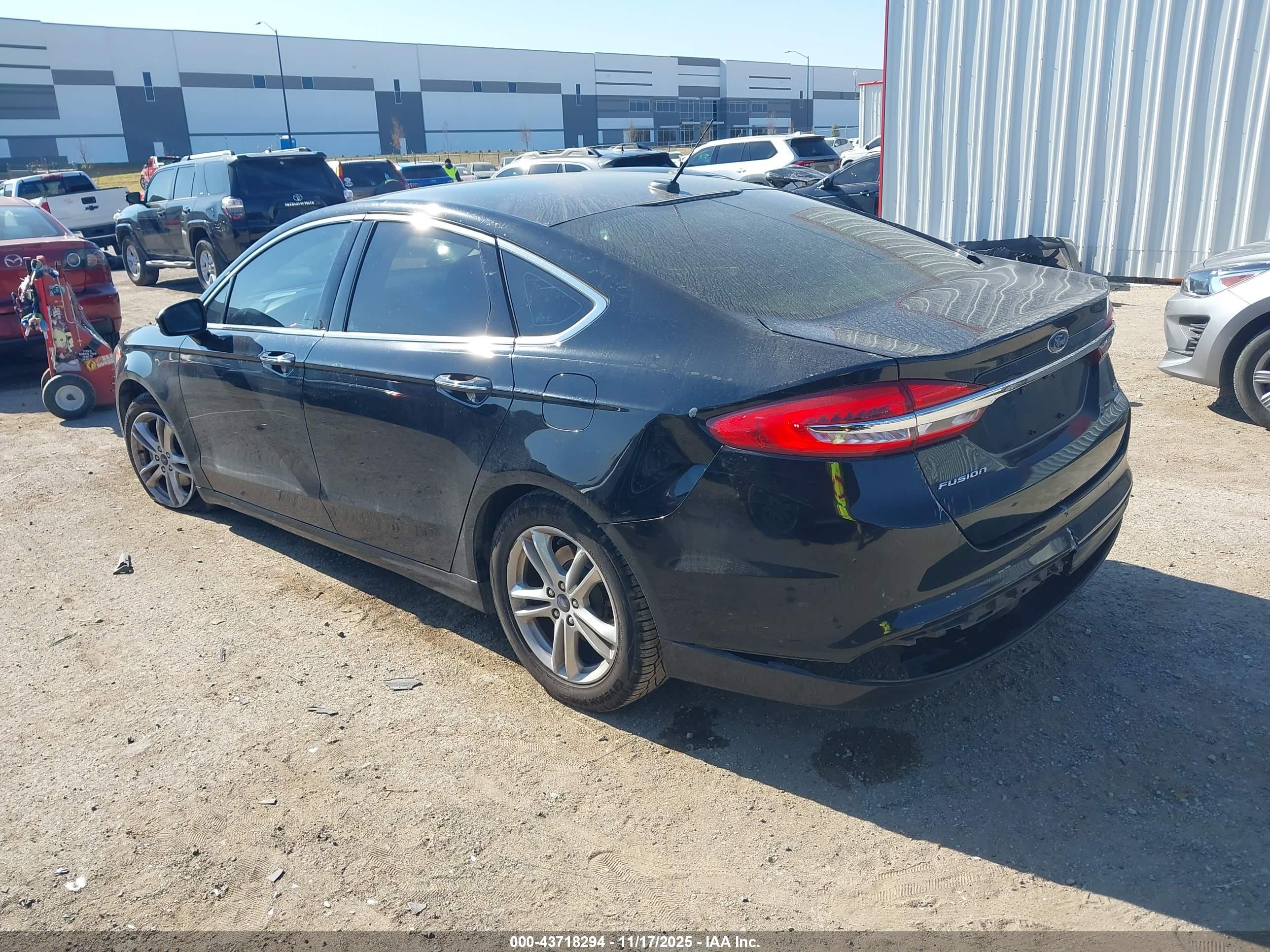 FORD FUSION image 3