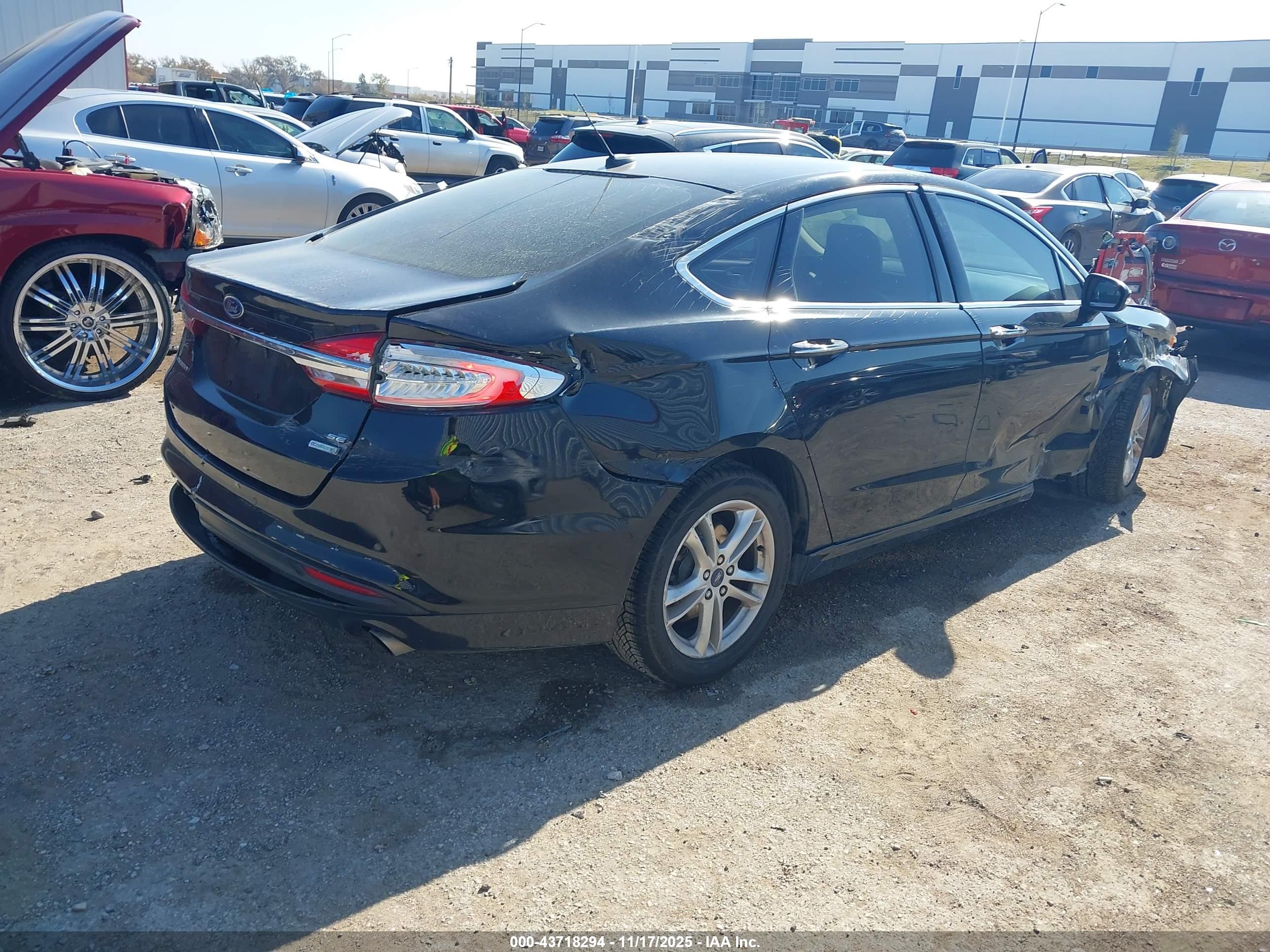 FORD FUSION image 4