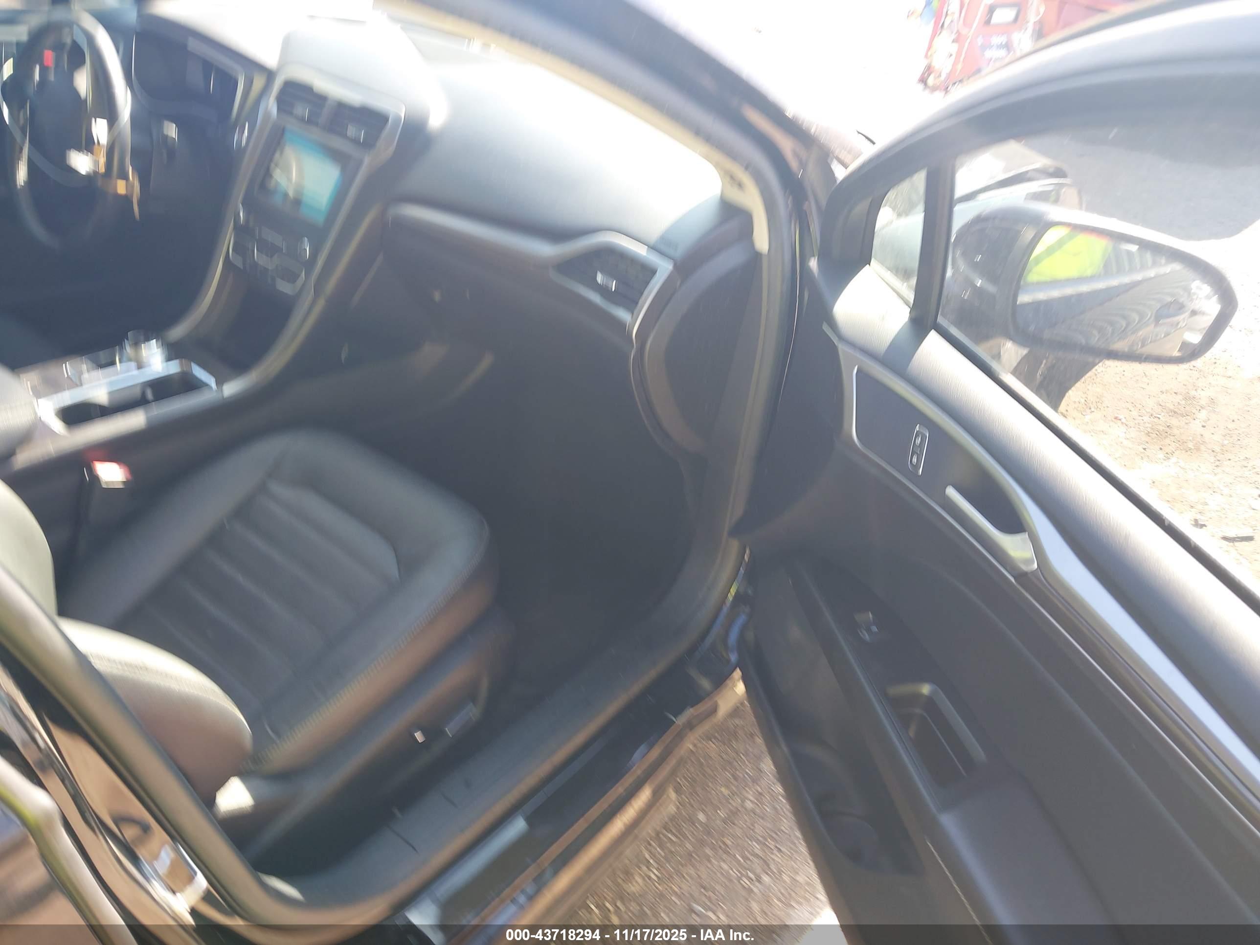 FORD FUSION image 5