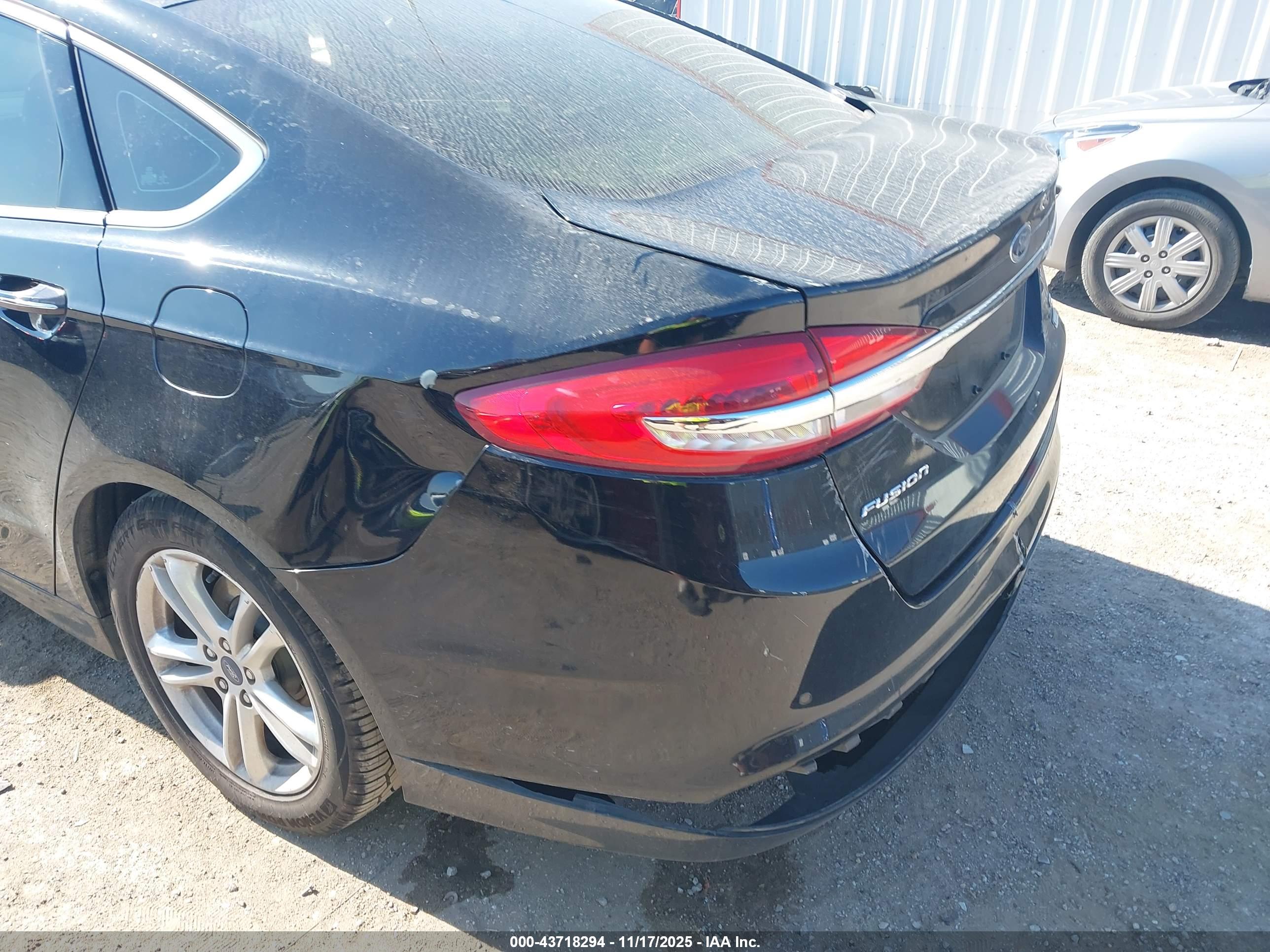 FORD FUSION image 6