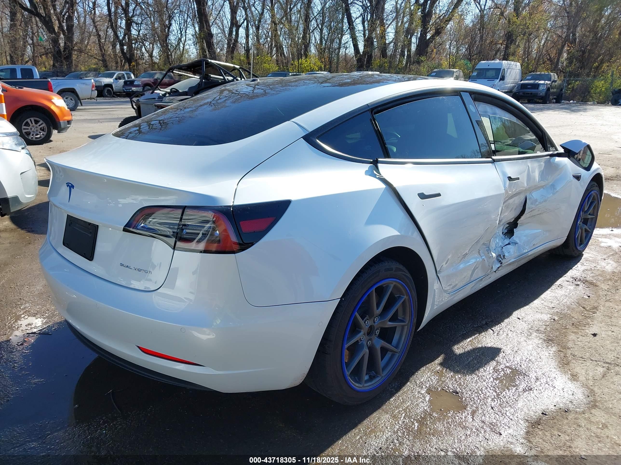 TESLA MODEL image 4