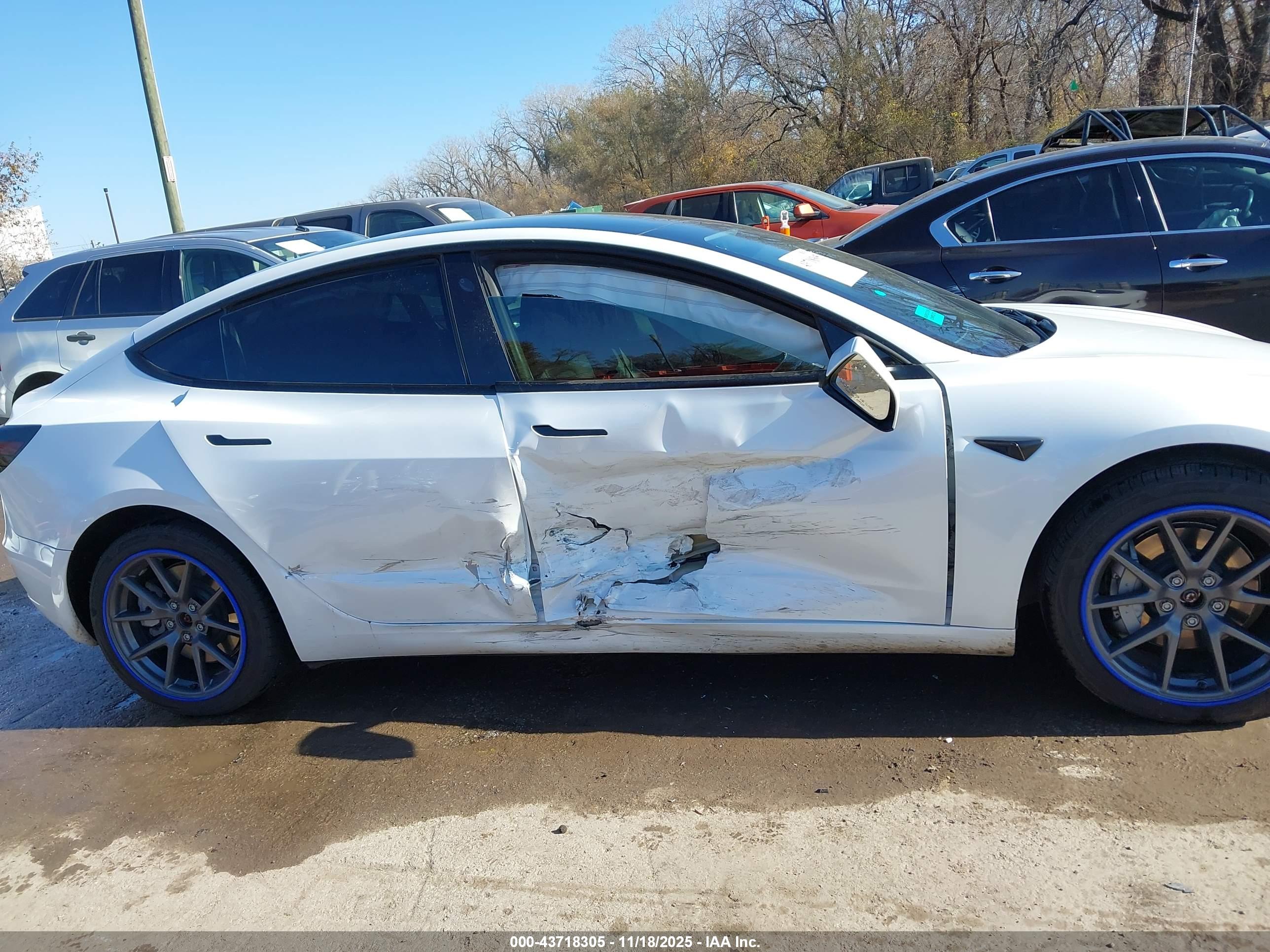 TESLA MODEL image 6