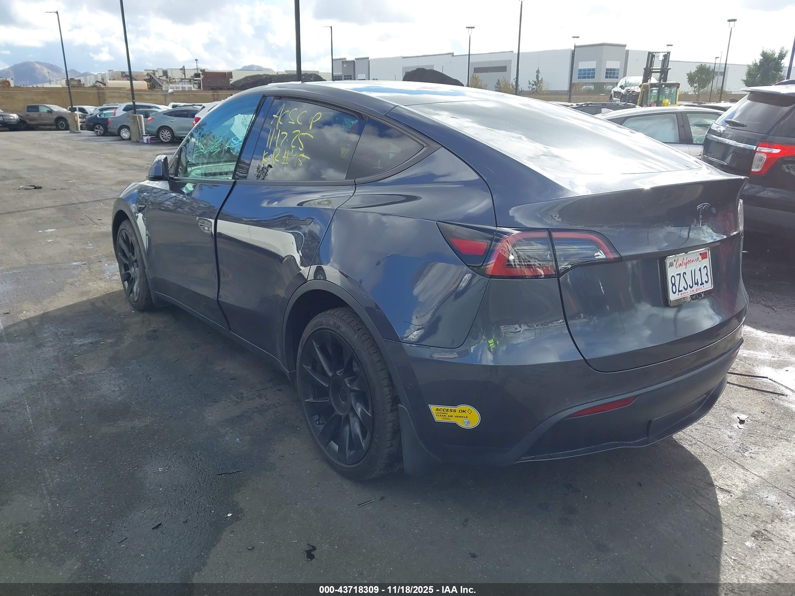 TESLA MODEL image 3